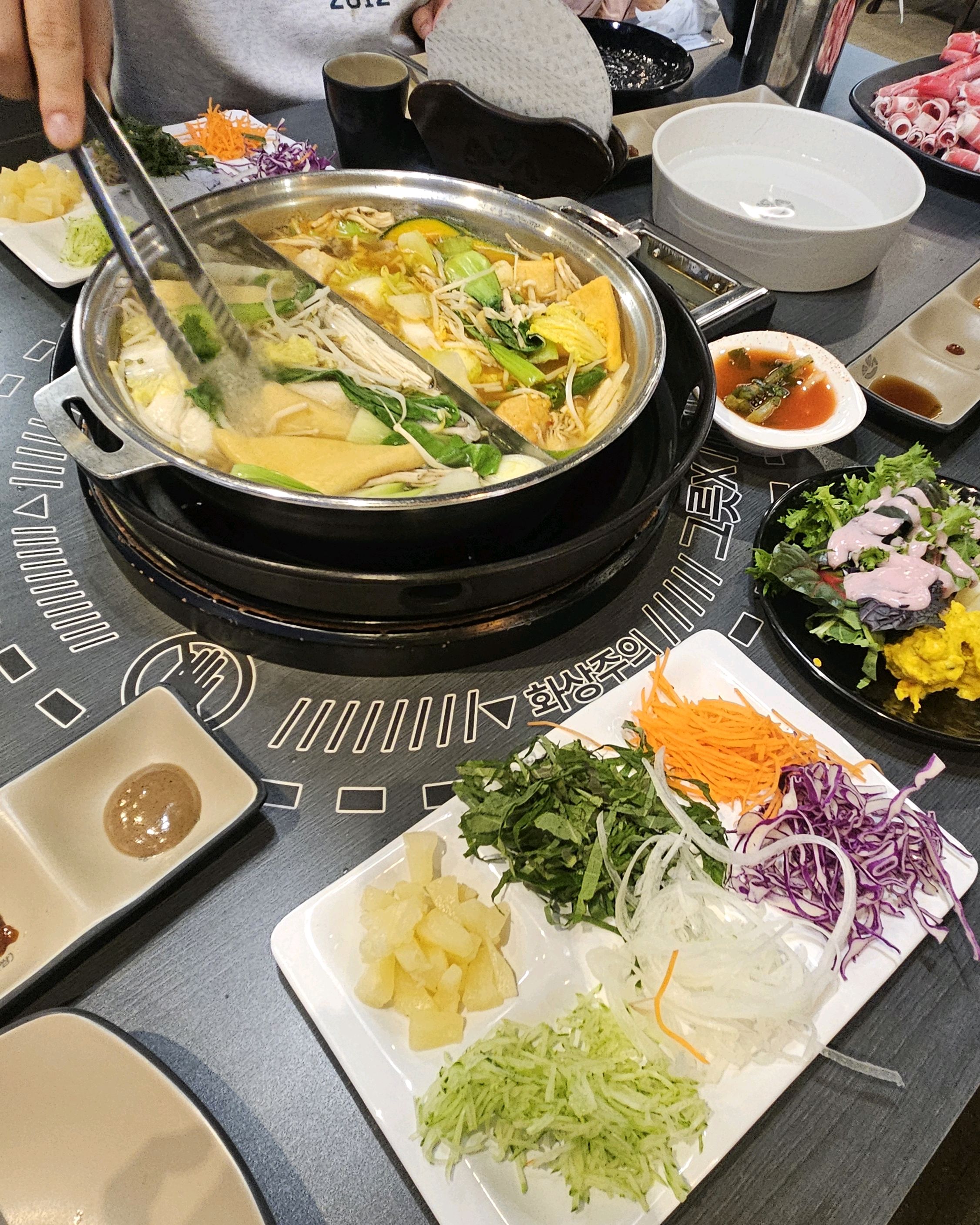 월남쌈과 샤브샤브용 야채들 신선하고 깔끔하게 유지해 줘서 마음이 너무 편안해져서 먹고 왔어