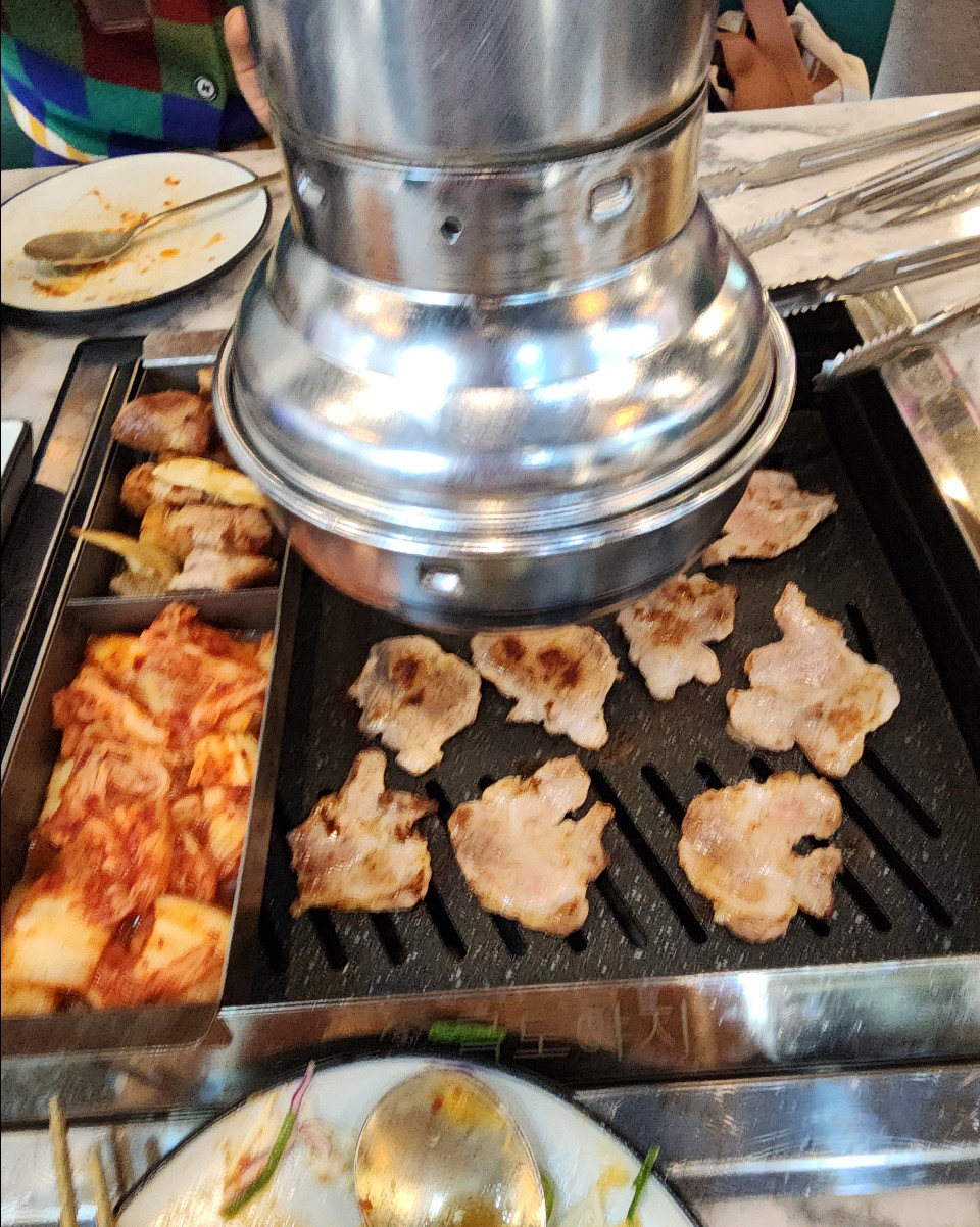 고기를 다 구워주셔서 너무 편하고 고기도 완전 맛있습니다. 또 방문하고 싶어요!!! 추천합