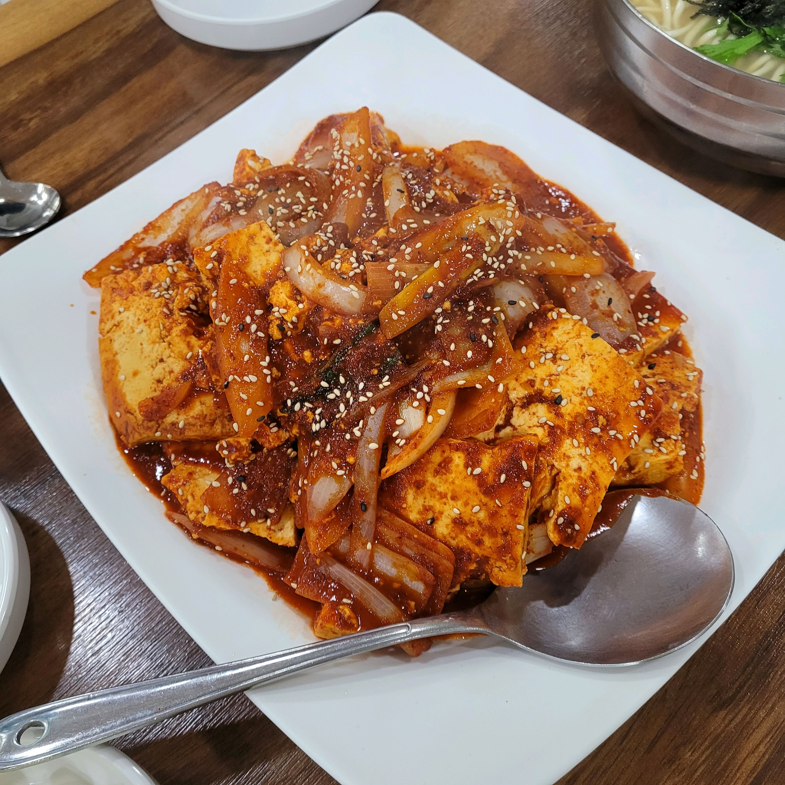 대선칼국수 두부두루치기도 맛있고 칼국수도 묘하게 맛있네여! - 대전 맛집 대선칼국수 본점