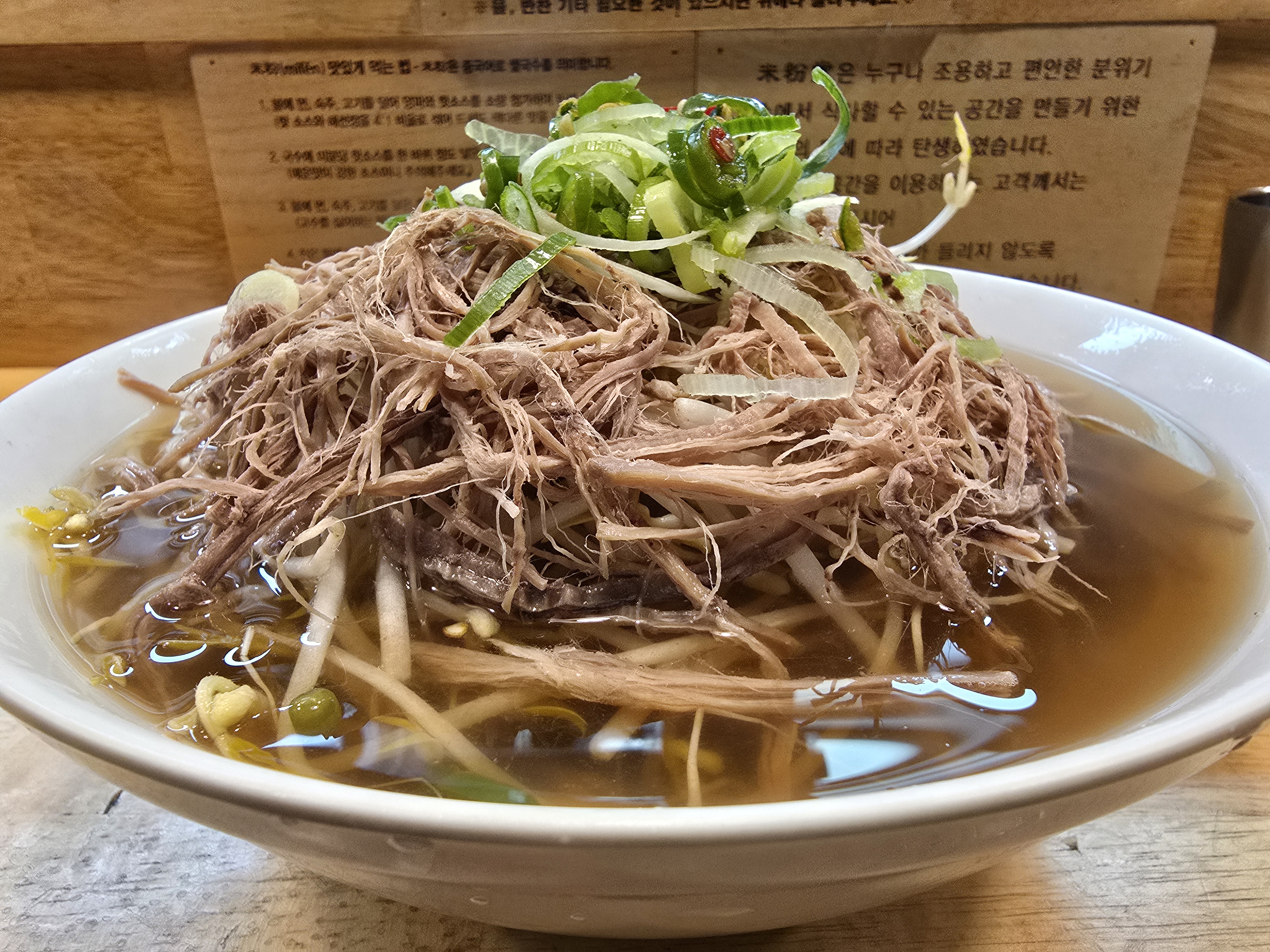 맛과 양이 보증된 미분당.면추가와 고수 등을 무료로 먹을 수 있어서 이 가격을 인정한다.