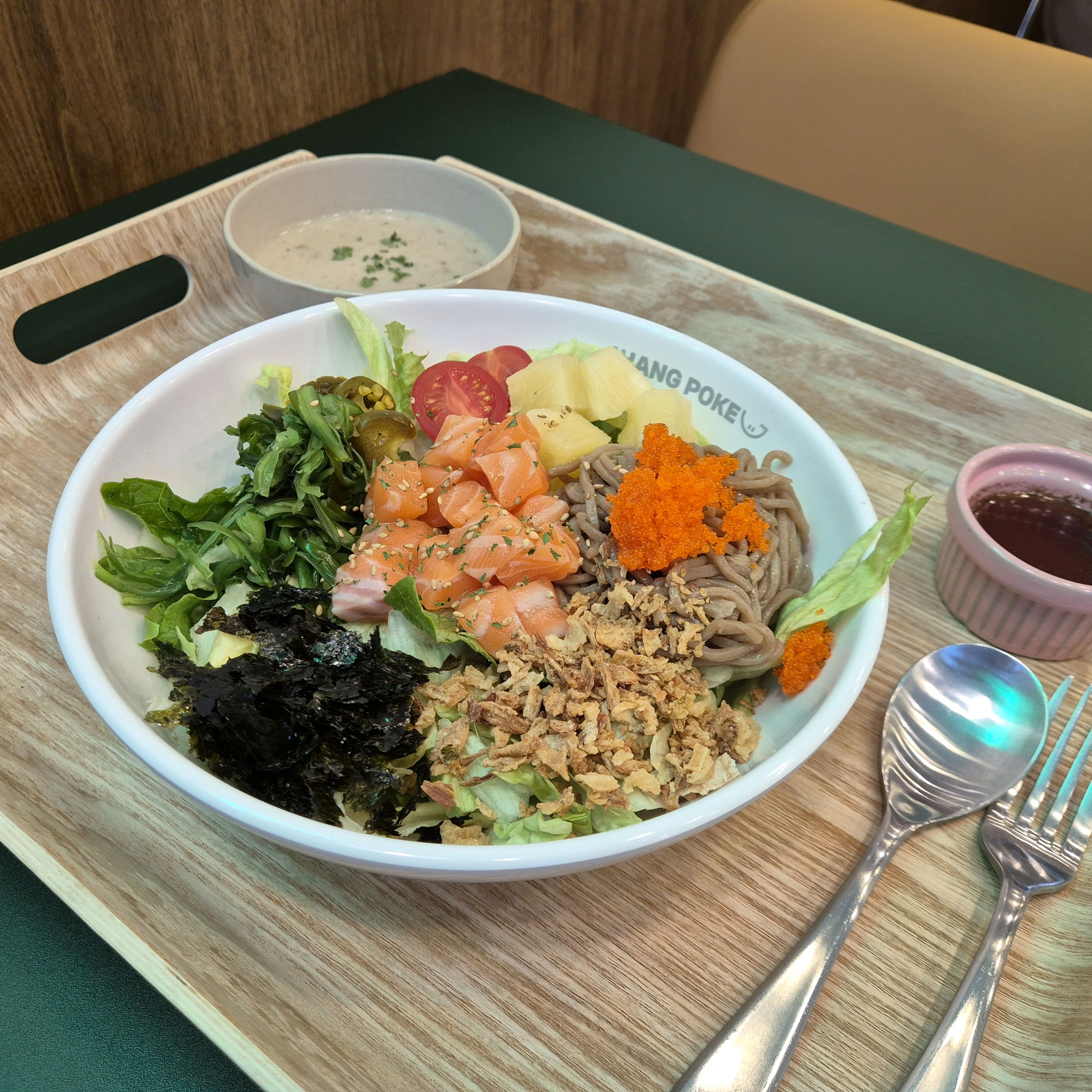 샐러드 종류가 많고 신선해서 건강해지는 느낌이에요 - 불당동 맛집 행포케 신불당점