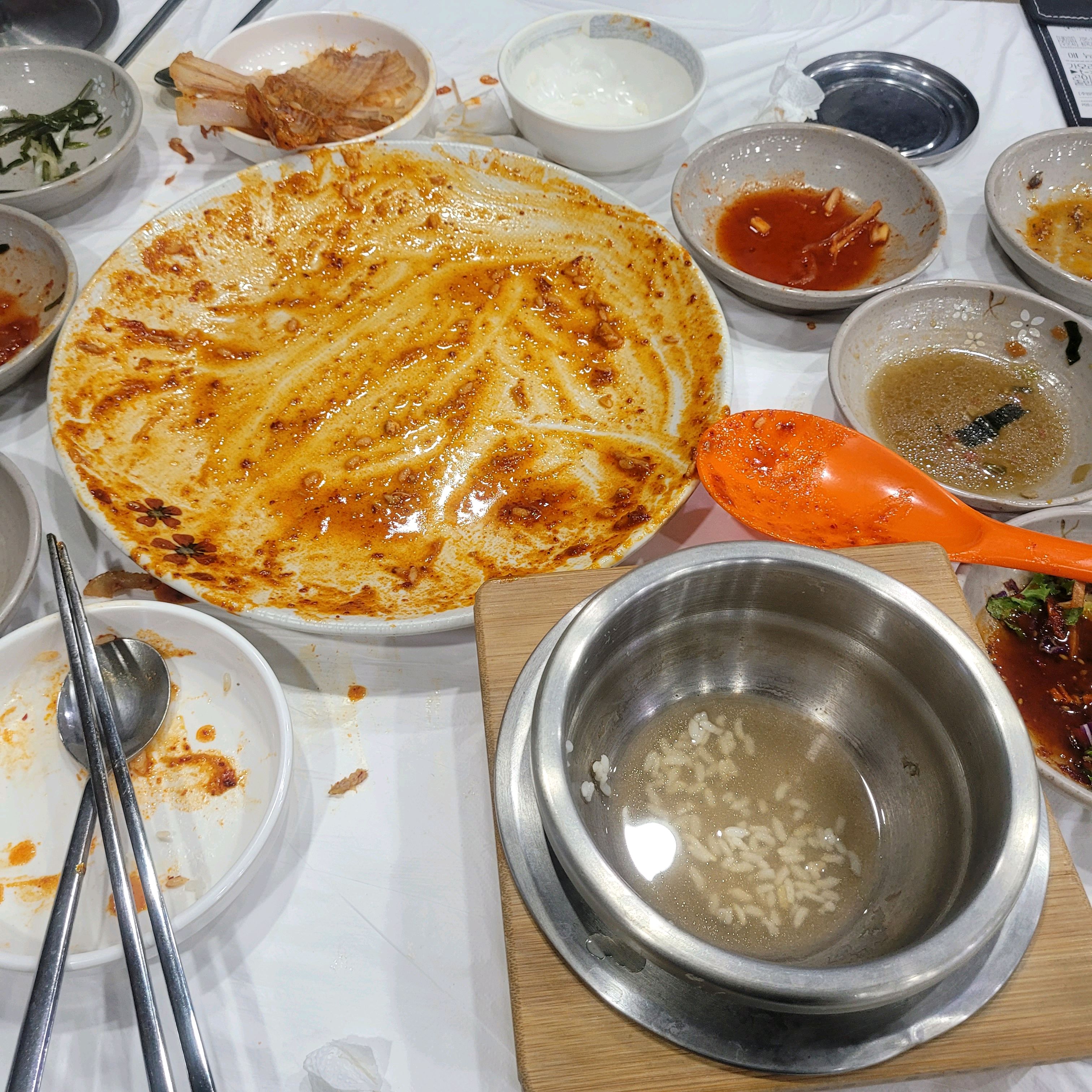 처음에 먹을때는 가오찜 아는맛이네로 시작해서 반쯤 먹었을때 맛있는걸 느꼈어용^^ 싱싱하니