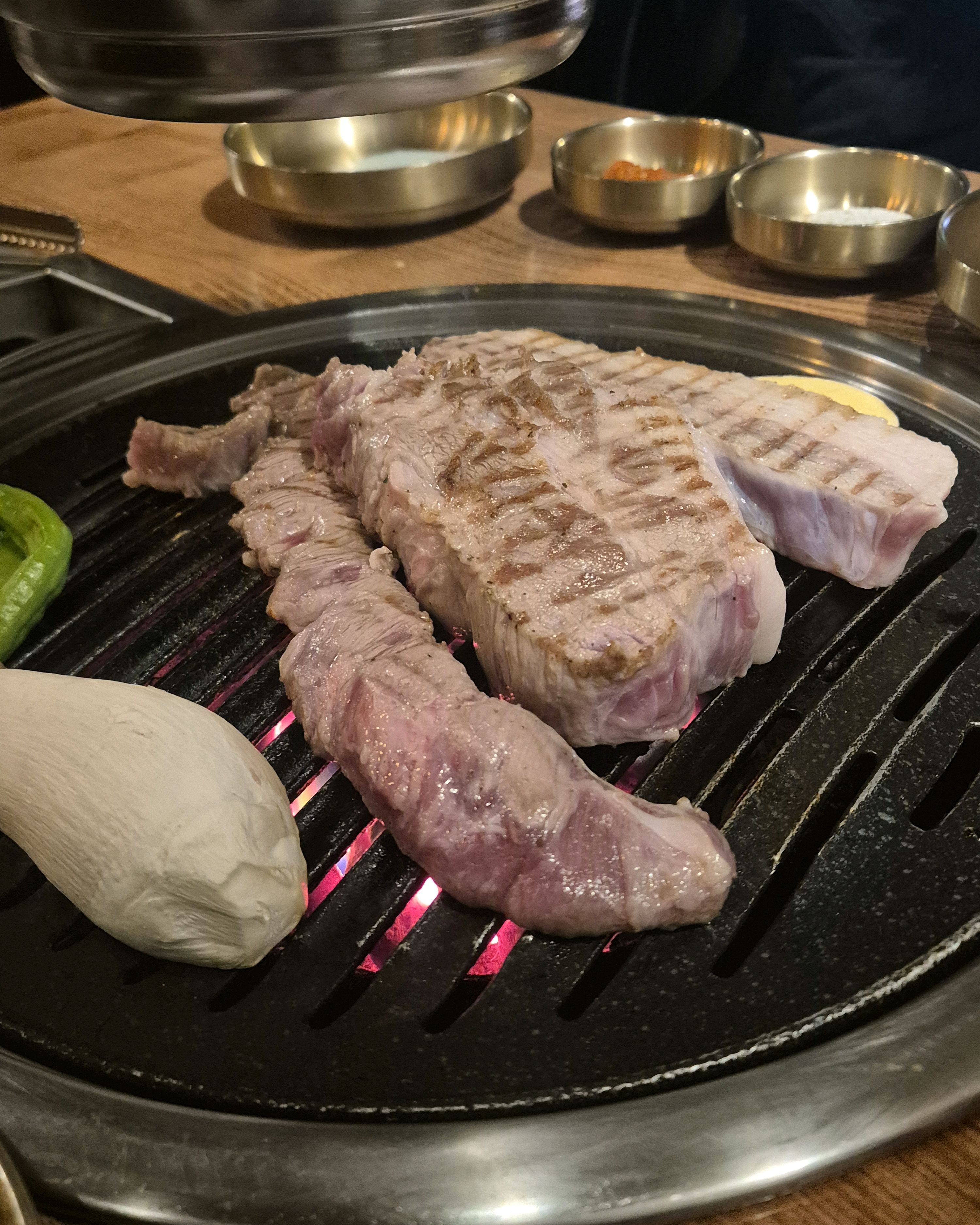 [홍대입구역 맛집 육몽 홍대본점] 직접 가본 로컬 리뷰