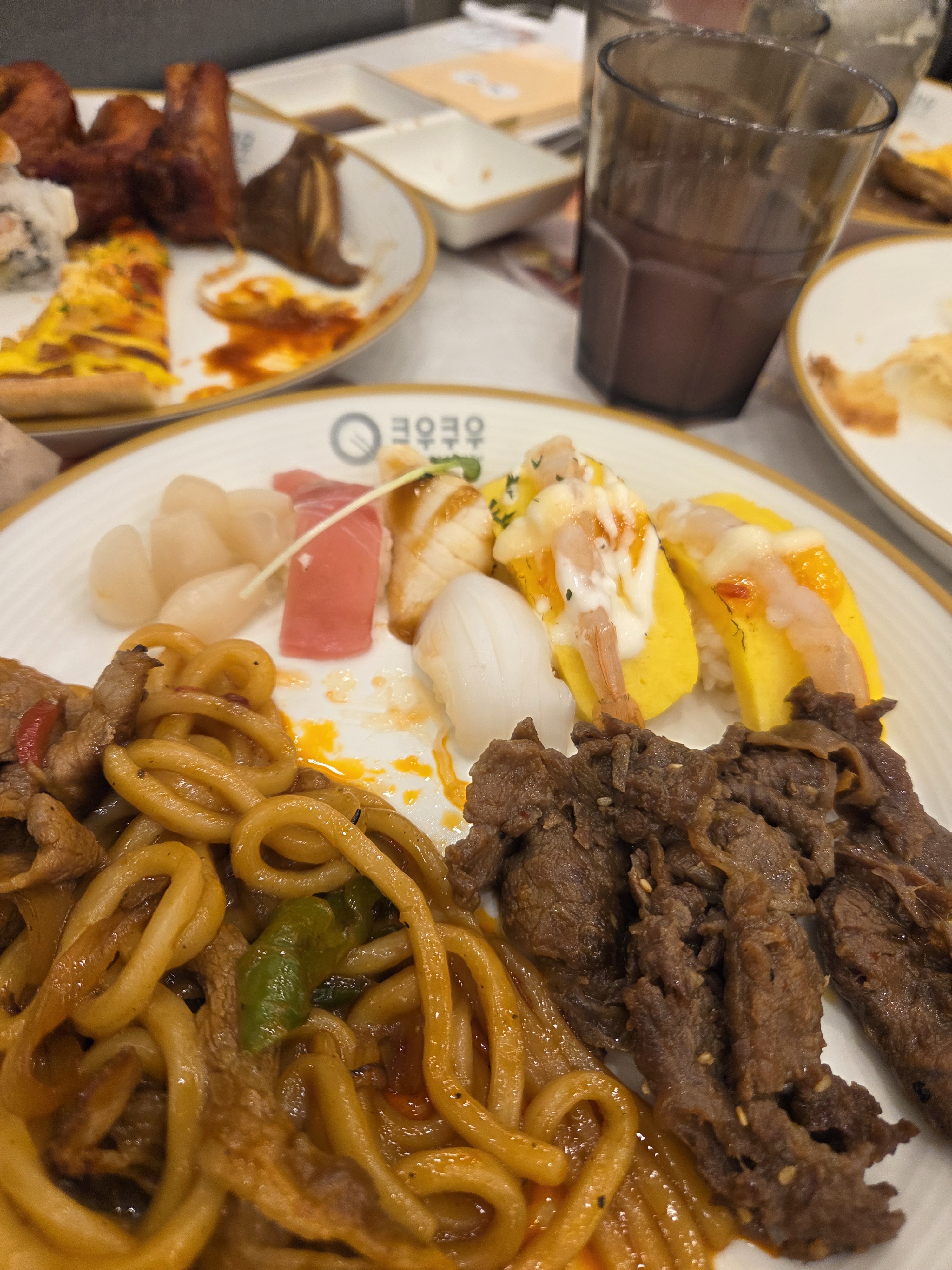 매장이 넓어서 회전률도 빨라 대기시간이 짧고 청결해요! 음식도 맛있어서 잘 먹고갑니다~~~