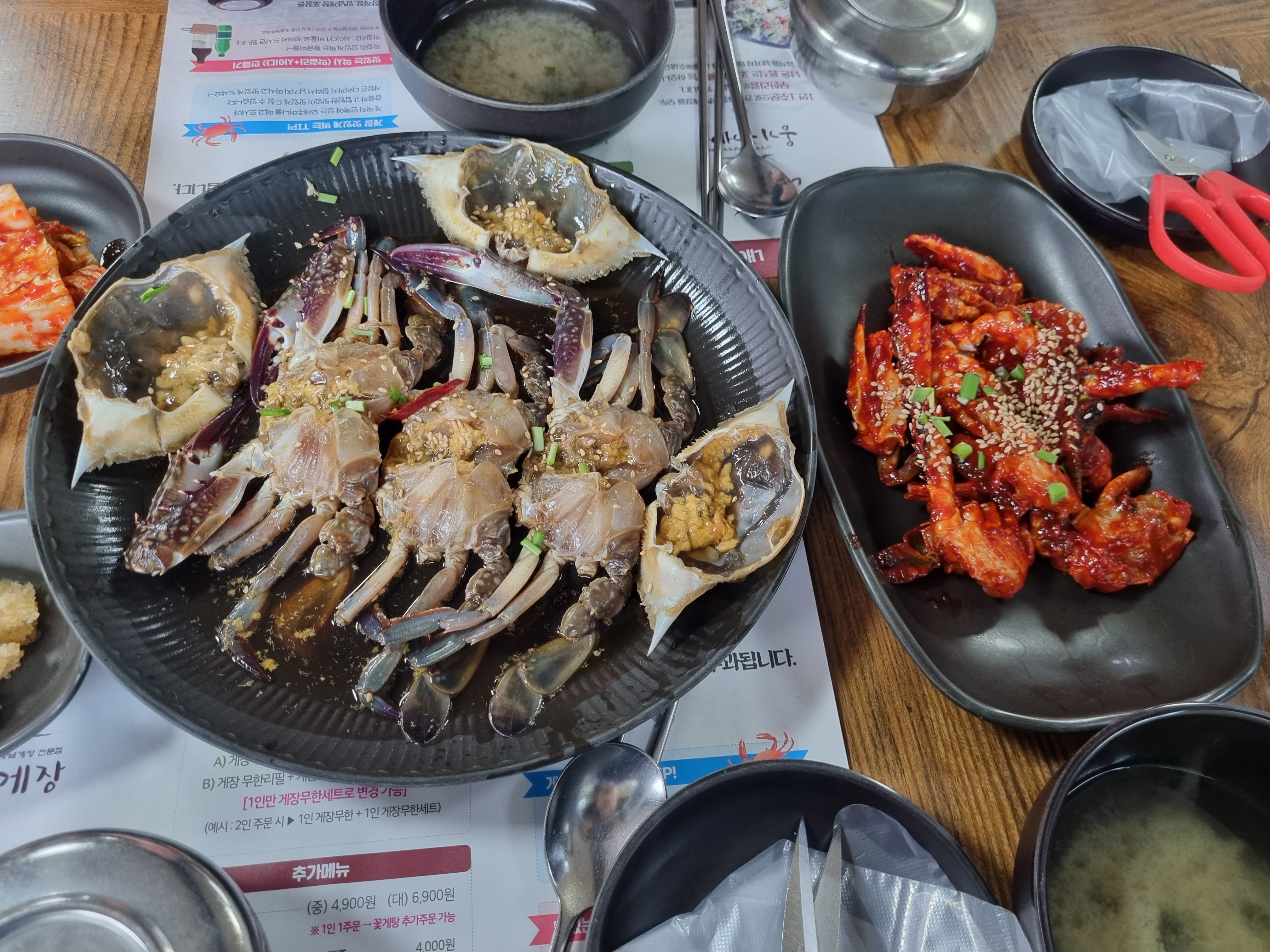 토요일 30분 대기 후 입장했습니다. 아주 통통하고 맛있는 게장이어서 너무 만족스럽게 먹었
