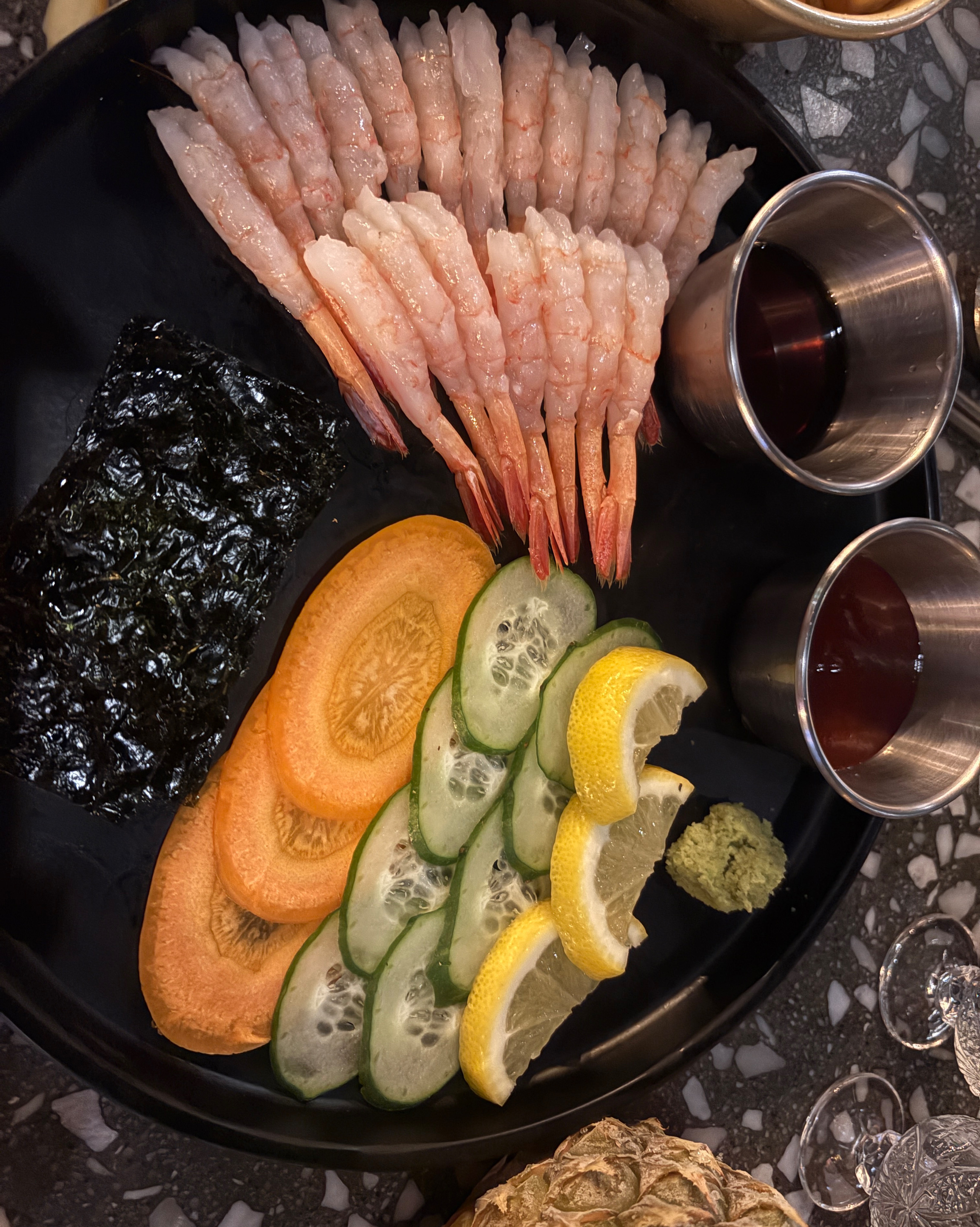 천호 놀러왔다가 수지상회 간판이 보여서 들어왔는데 매장도넓고 밝은분위기에 안주고 너무 맛있