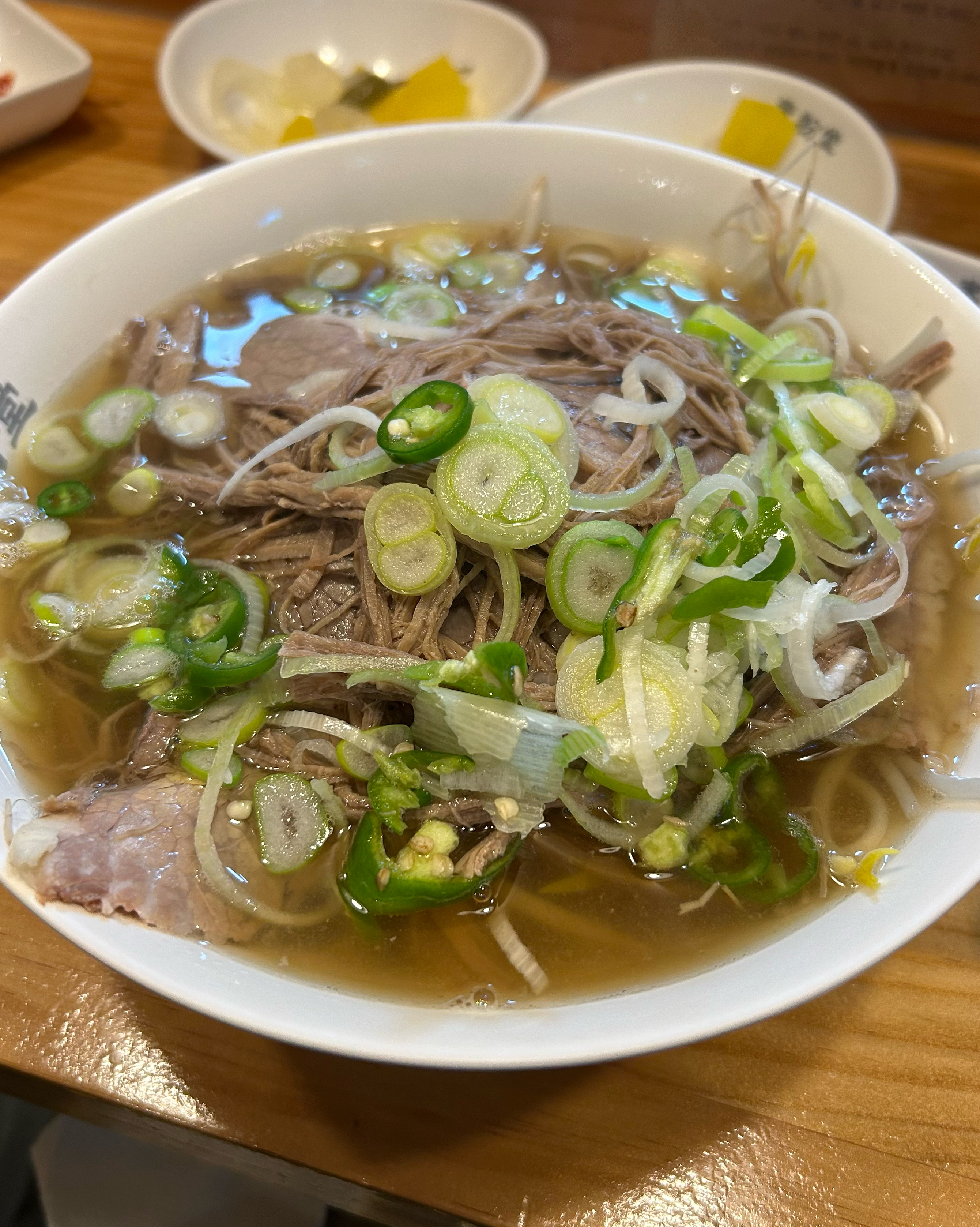 양지가 부드러워서 소스랑 같이 먹기 넘 좋아요! 🥹🥹👍🏻 조용히 먹을 수 있고 사장님께서도