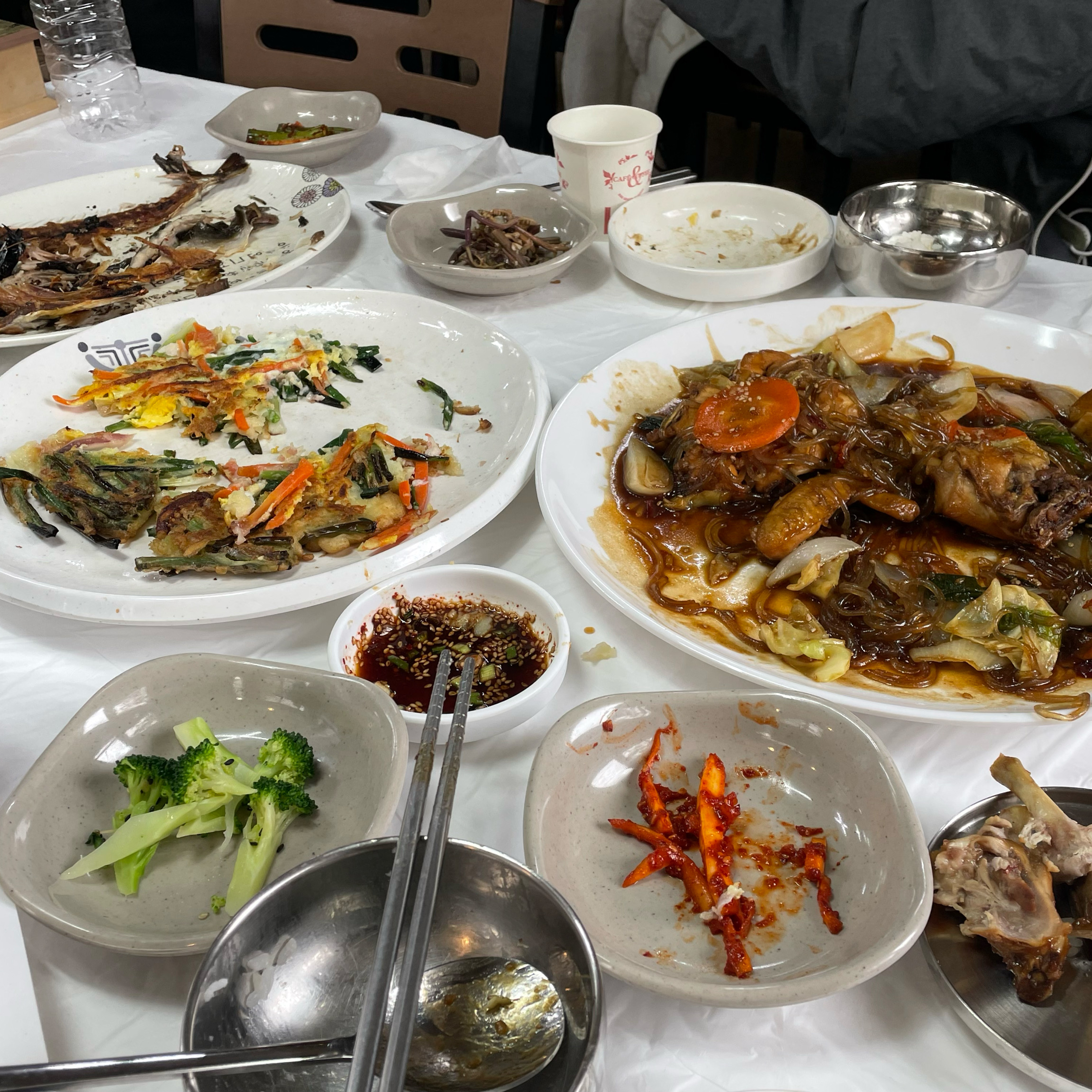 2인 세트에 해물파전 추가하였는데 양이 엄청 많아요! 사진은 정신없이 먹느라 다 먹은 것을