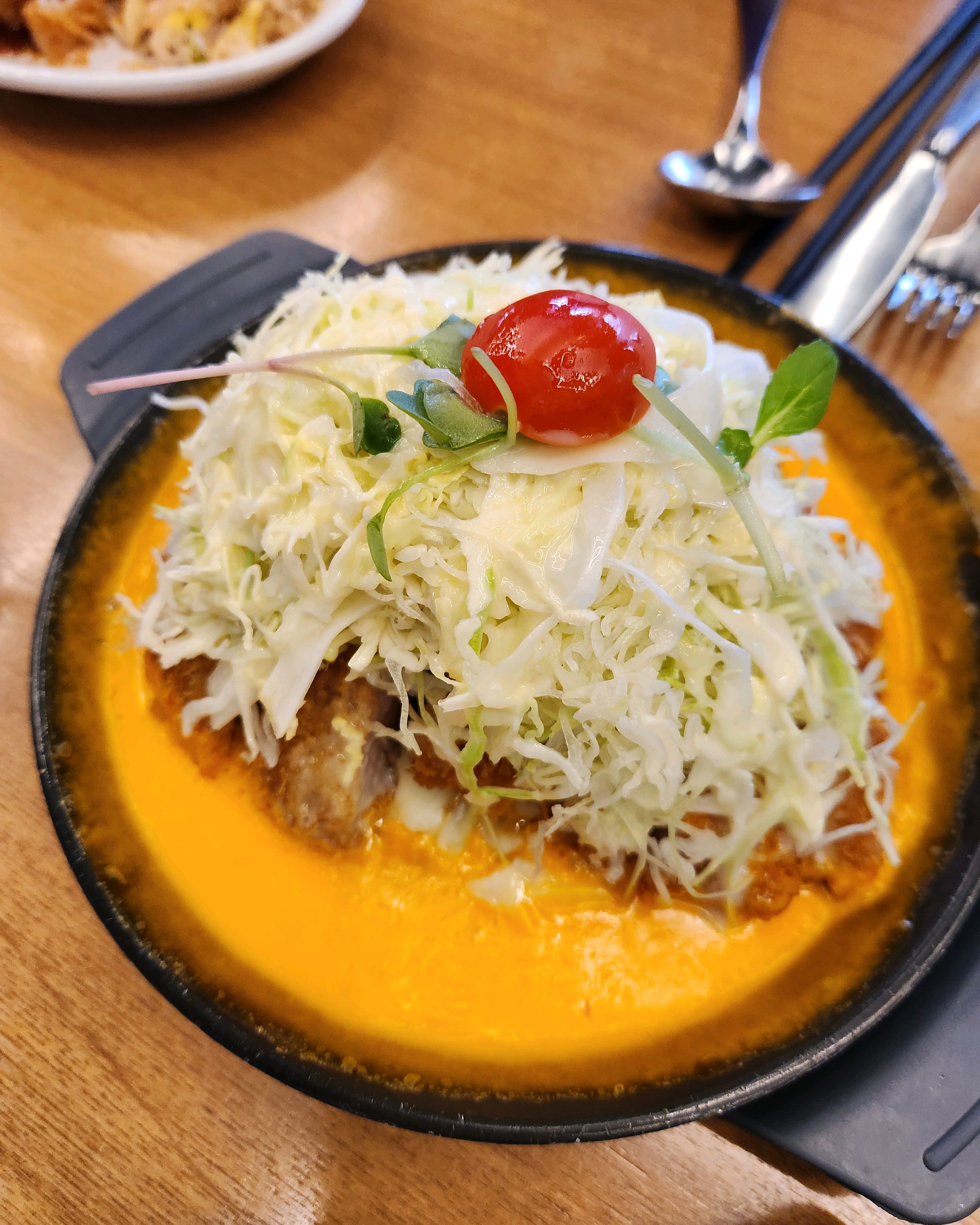 매장이 크지 않아서 항상 대기가있지만 평일이라 오래기다리진 않았네요! 양도 많고 맛있어요!
