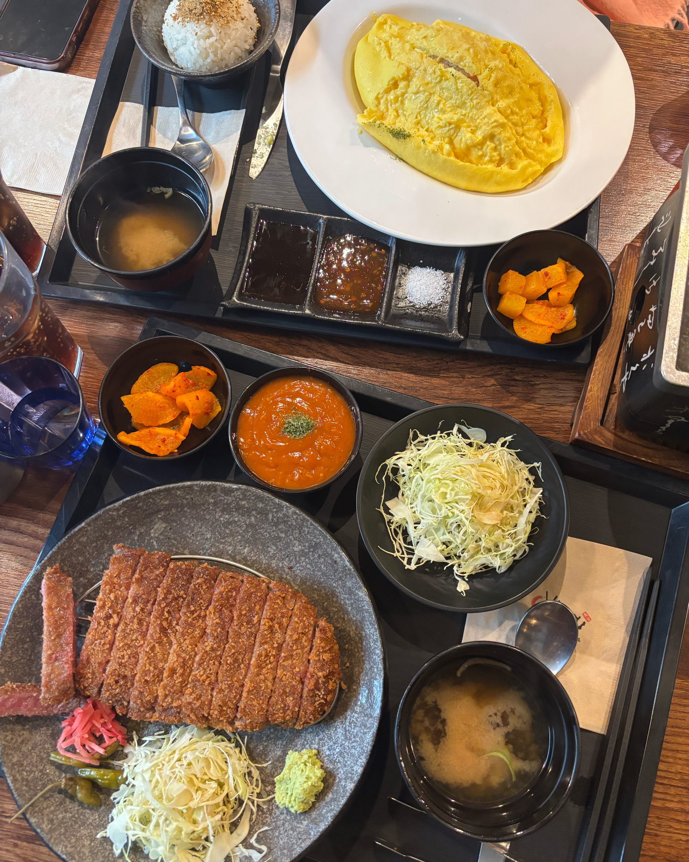 규카츠 먹고 싶어서 왔는데 고기 질도 좋은 것 같고 너무 맛있네요!! 오므라이스도 소스가