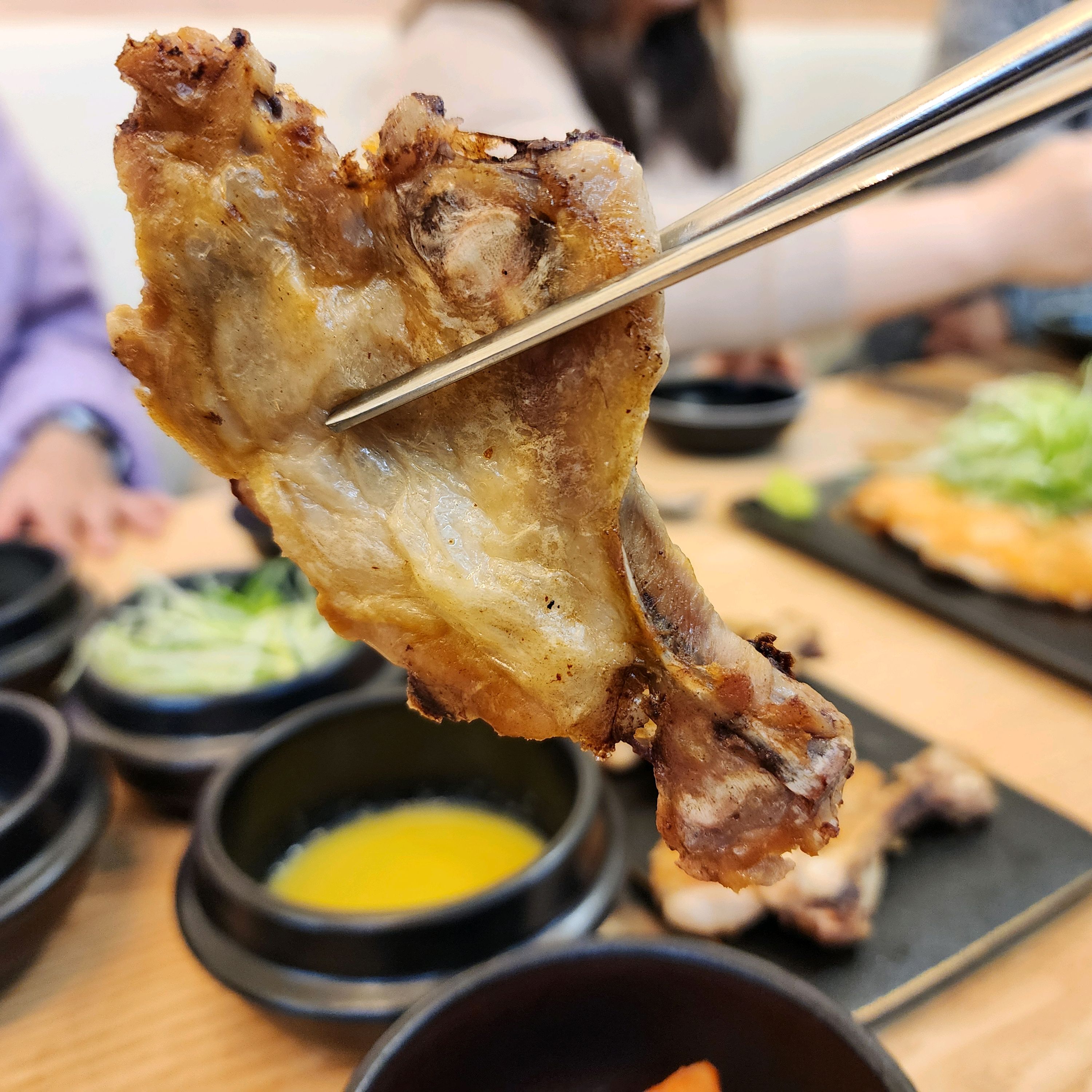 눌린닭이 너무 신기해요! 이렇게도 먹을 수있다니요ㅋㅋ 재미있게 먹을 수있어 너무 좋은 아라
