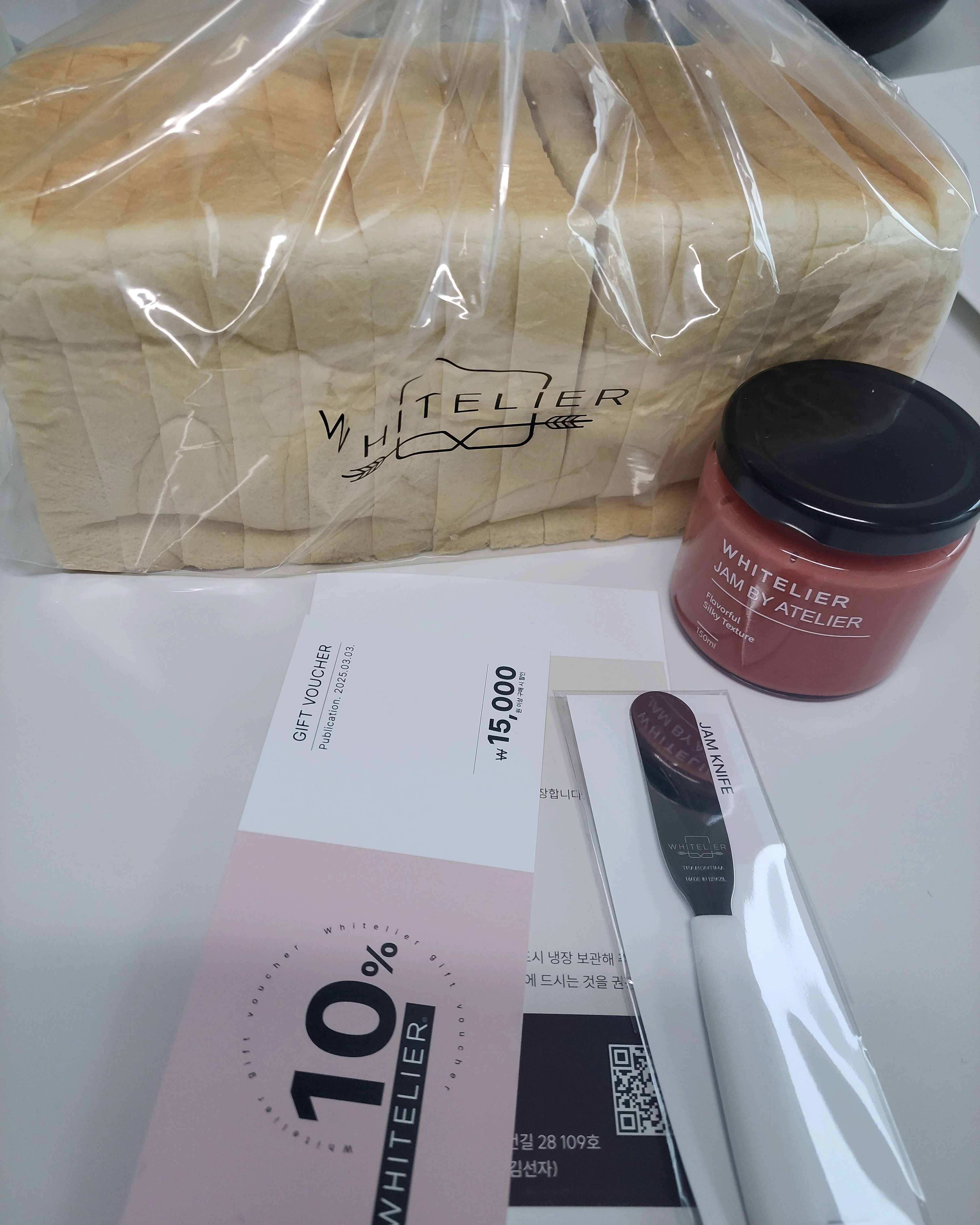 오후 1시가 넘은 시간...제가 간 시간에는 30분정도 기다리면 살 수 있다 하셔서 - 장안구 맛집 화이트리에 천천지구점