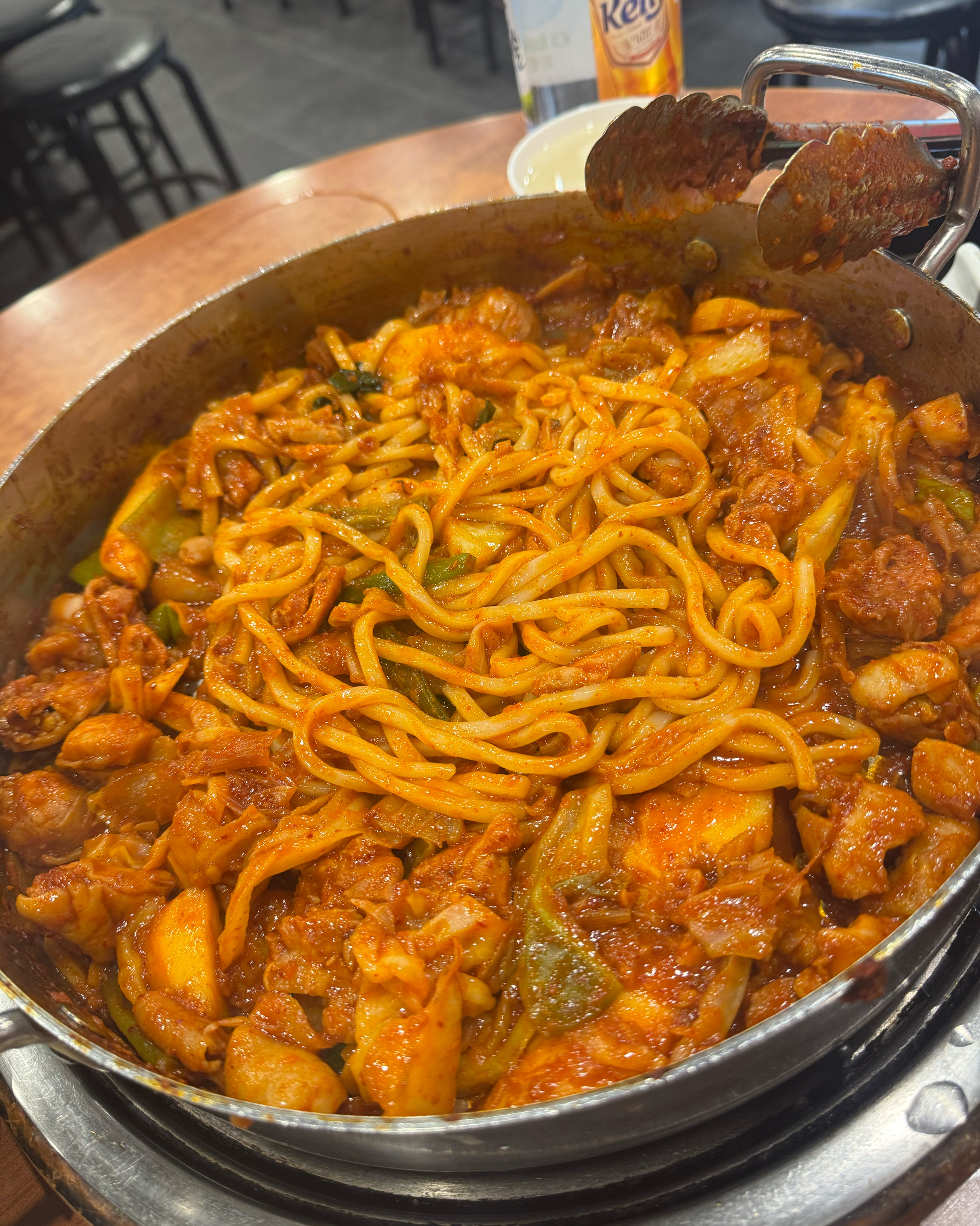 폼 미쳤다 완전 맛있음 5시 이전에 가면 김치전 주시는데 이게 진짜 킥이다 킥 - 천호동 맛집 신가네해물닭갈비