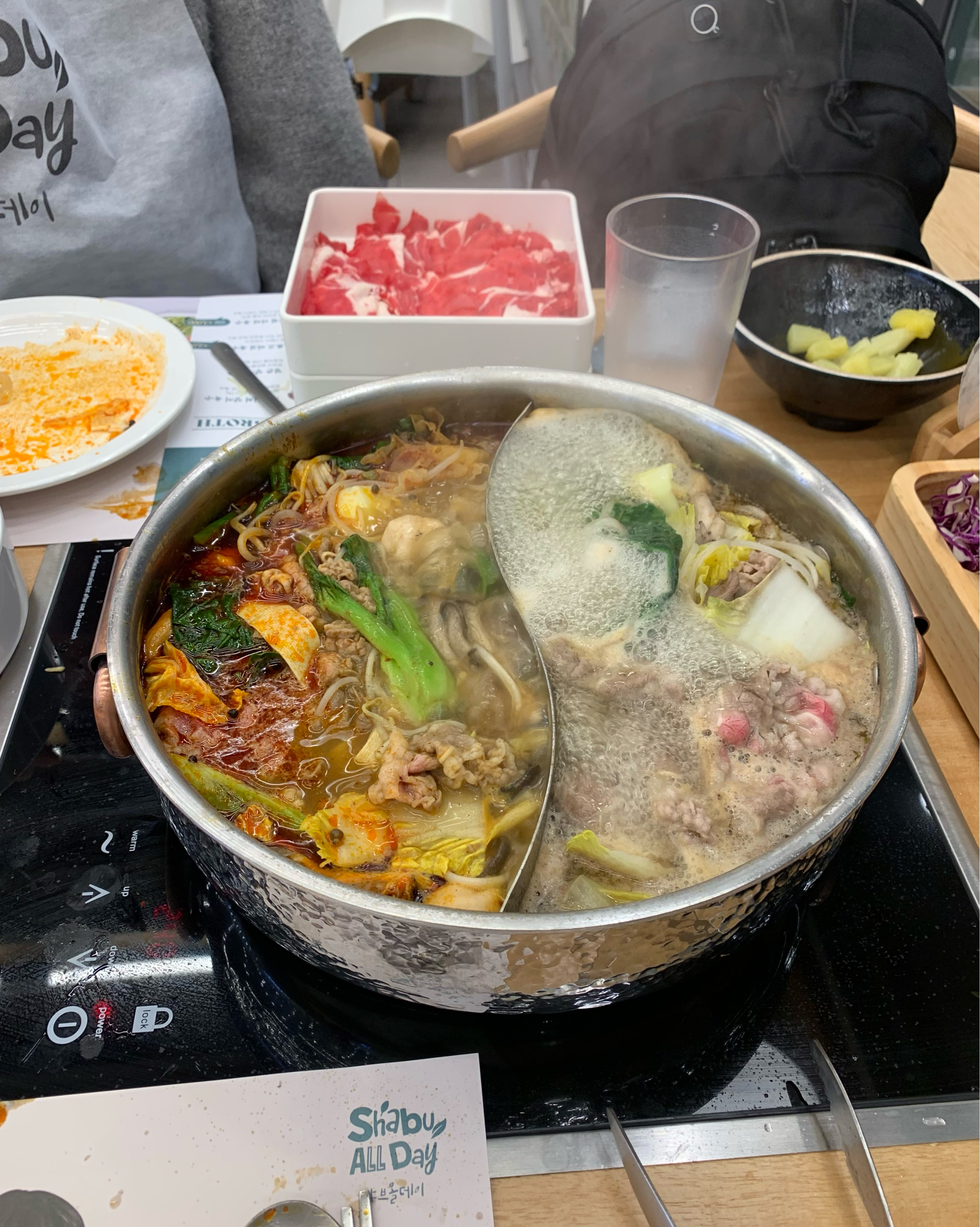 월남쌈 샤브샤브 (9시 샐러드 바 마감, 8시 45분부터 음식 정리가 조금씩 됩니다, 마라