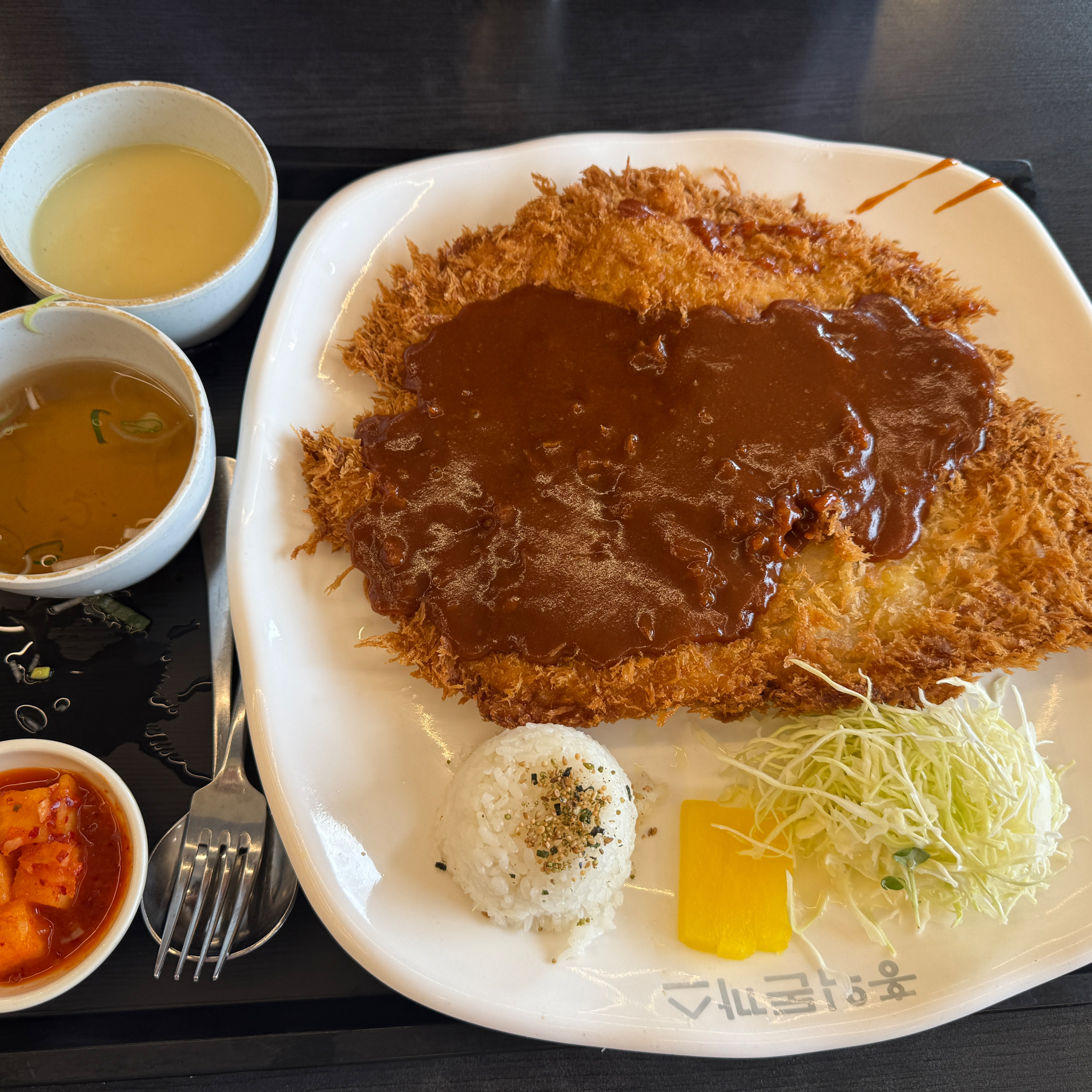 오랜만에 갔는데, 평일이어도 점심시간이라 그런지 - 인천 미추홀구 맛집 홍익돈까스 인천미추홀점