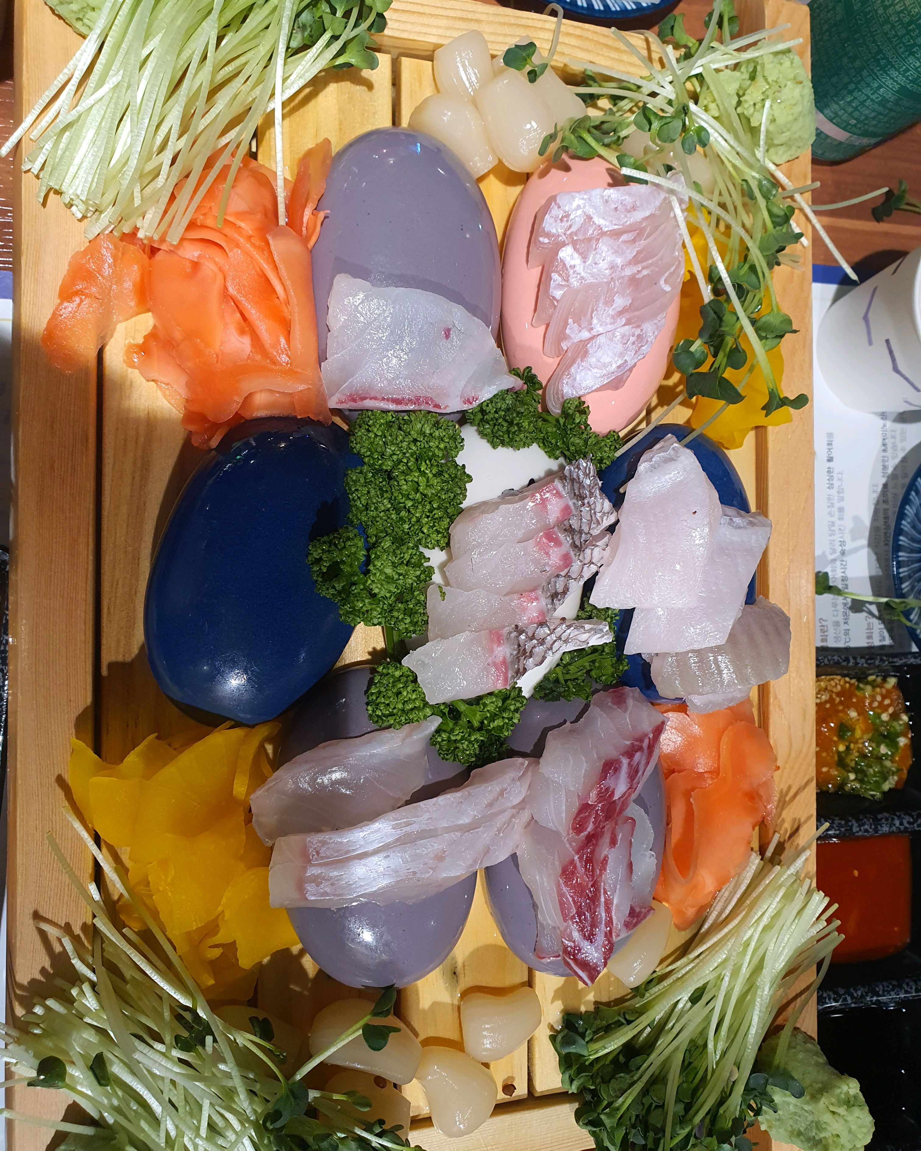 잘먹는 여자 남자 친구랑가서 회만 조진다고 생각하고 가서 먹으면 좋습니다$ 회 퀄이 좋아요