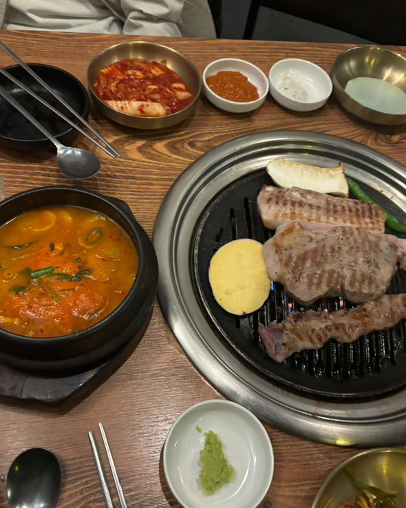 [홍대입구역 맛집 육몽 홍대본점] 직접 가본 로컬 리뷰