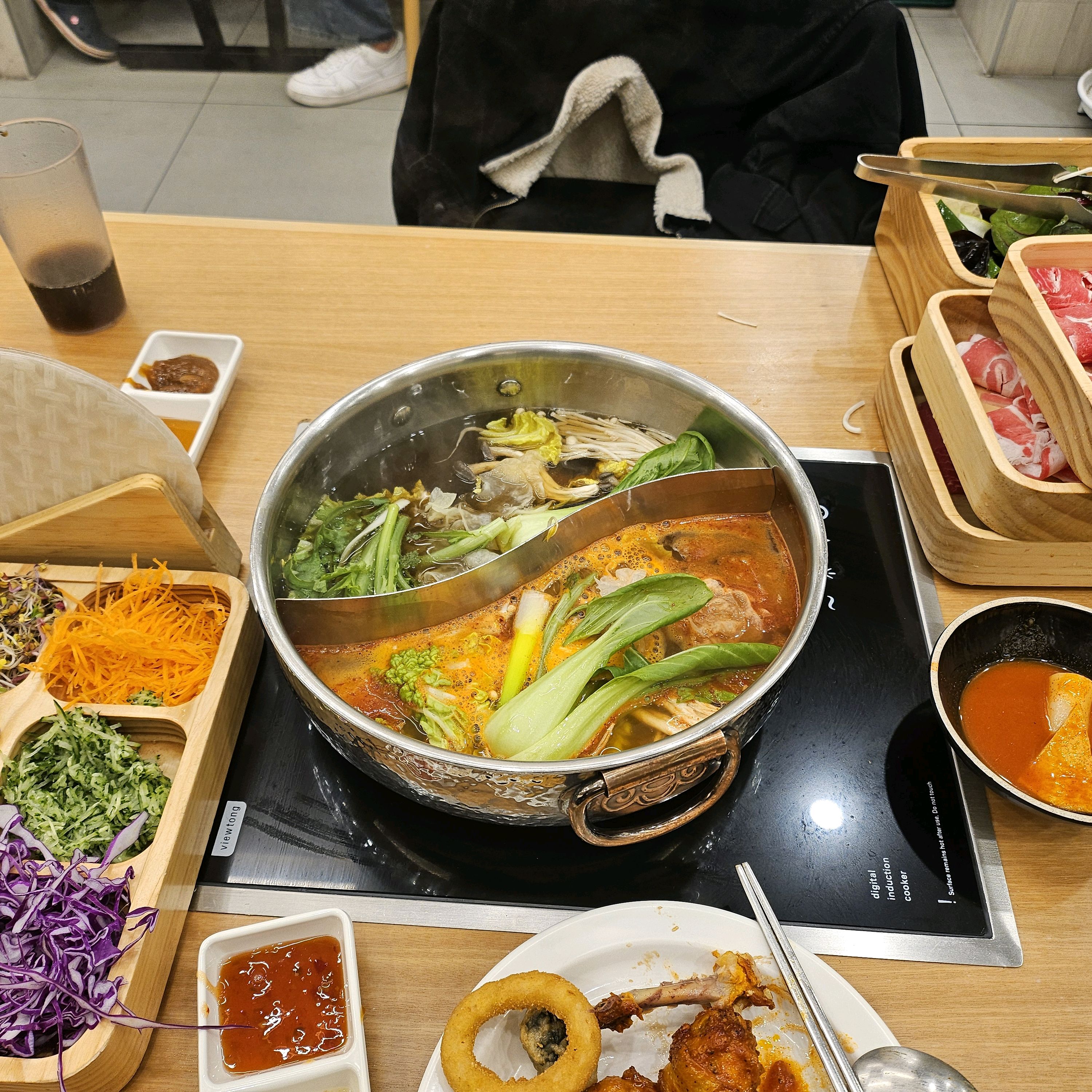 샐러드바 , 고기 퀄리티 다 좋습니다. 웨이팅이 있어서 1시간은 기다려서 먹었네요. 기다렸