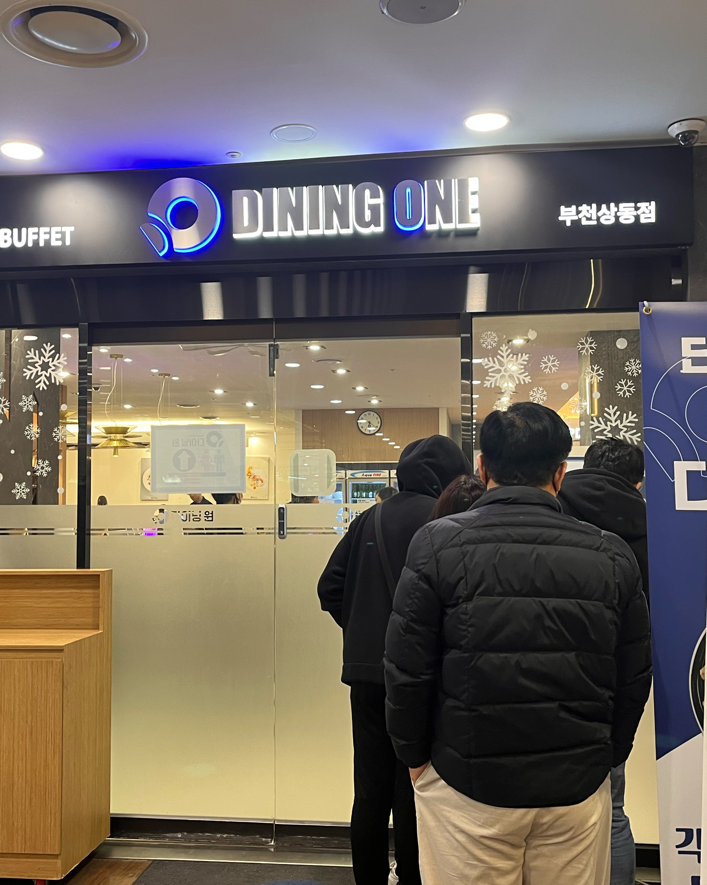 공휴일이어도 웨이팅이 금방 줄어서 빨리 들어갔어요! 모든 뷔페 통틀어서 양념게장이 제일 맛