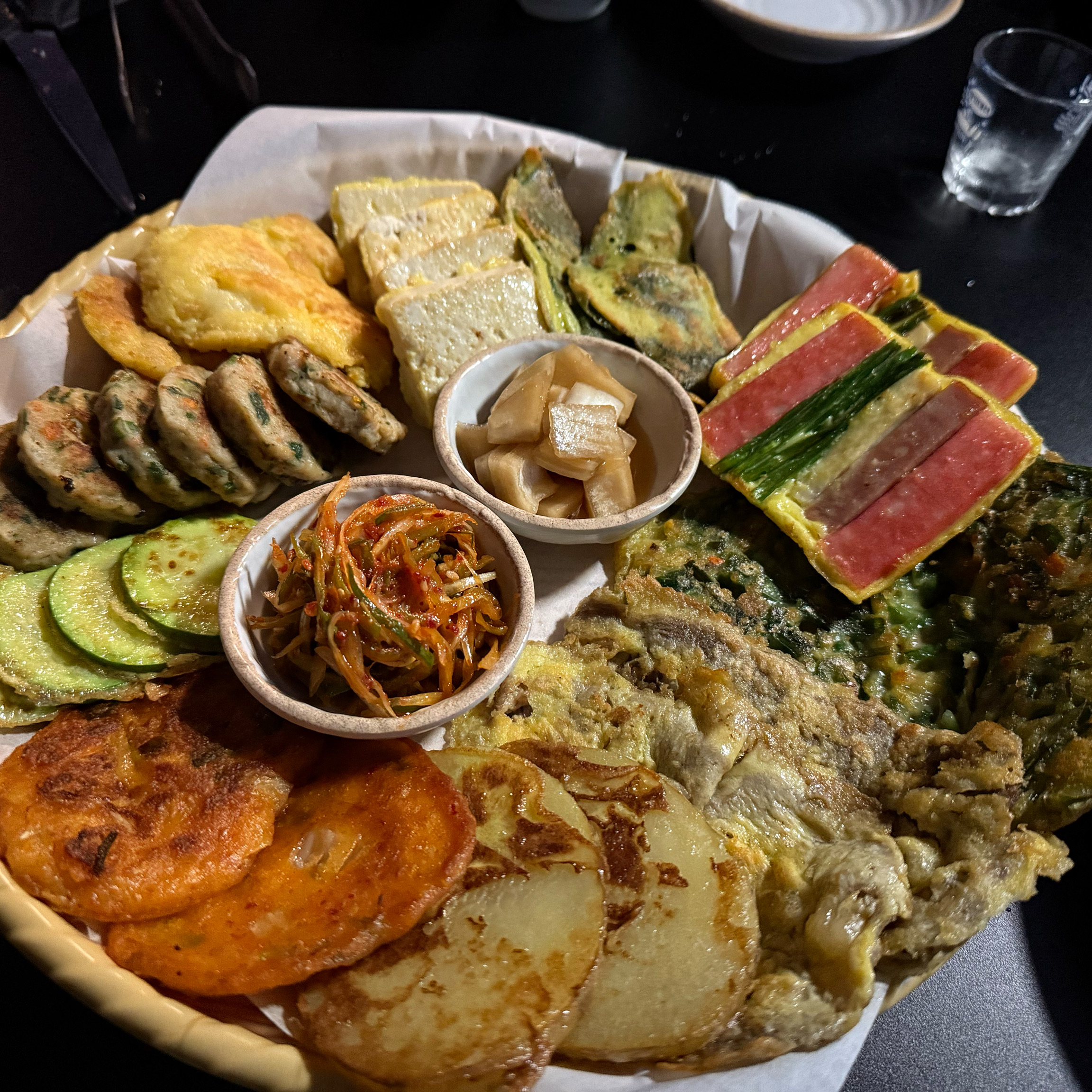 처음왔는데 비도 오고 주말이라서 기다림이 쫌 있었어요 - 부산역 맛집 기남윤주 막걸리 초량직영점