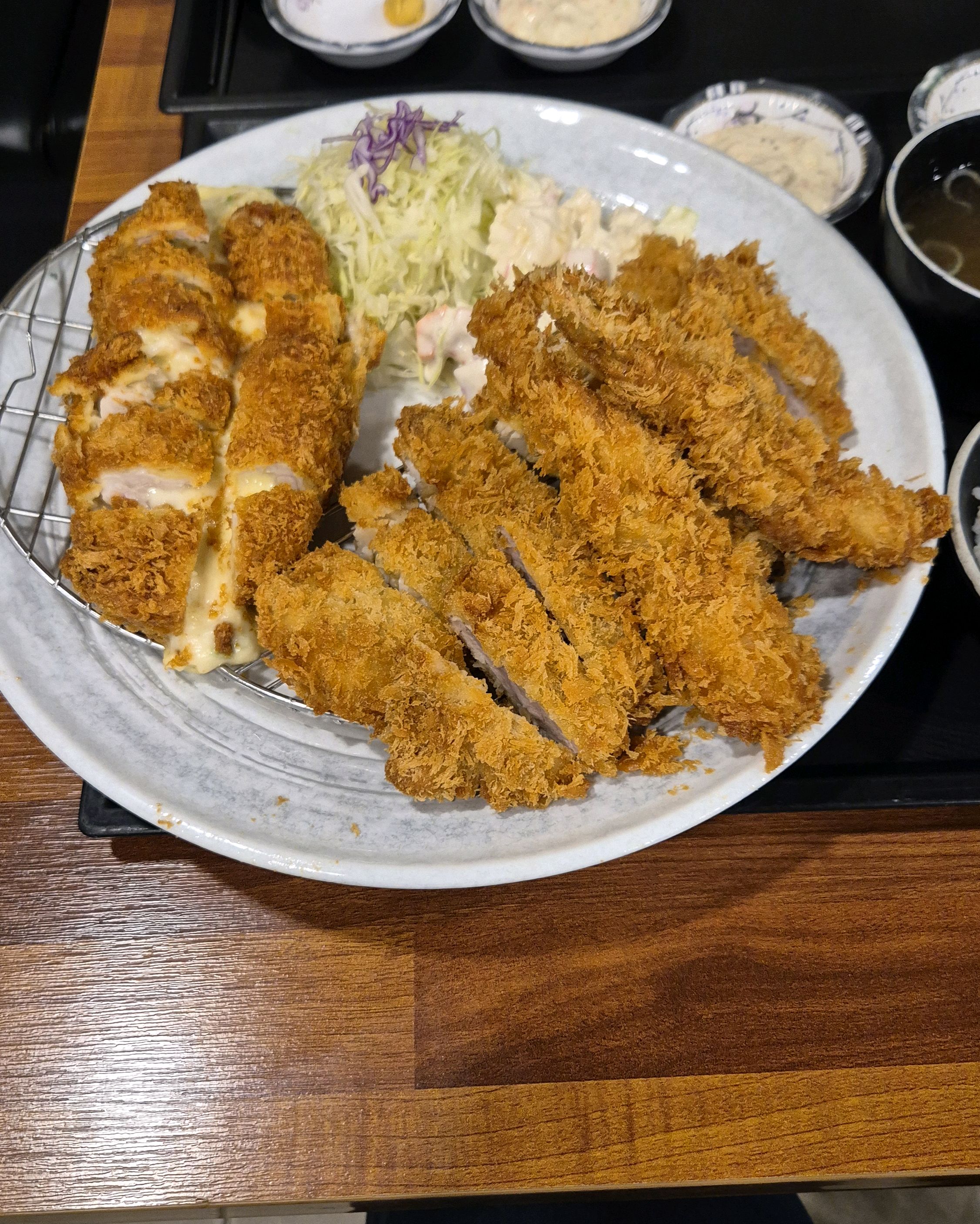 망원도 오시면 꼭 한번 와 보세요 망원시장 바로 옆에있고 양 많고 맛있습니다 직원들이 엄청