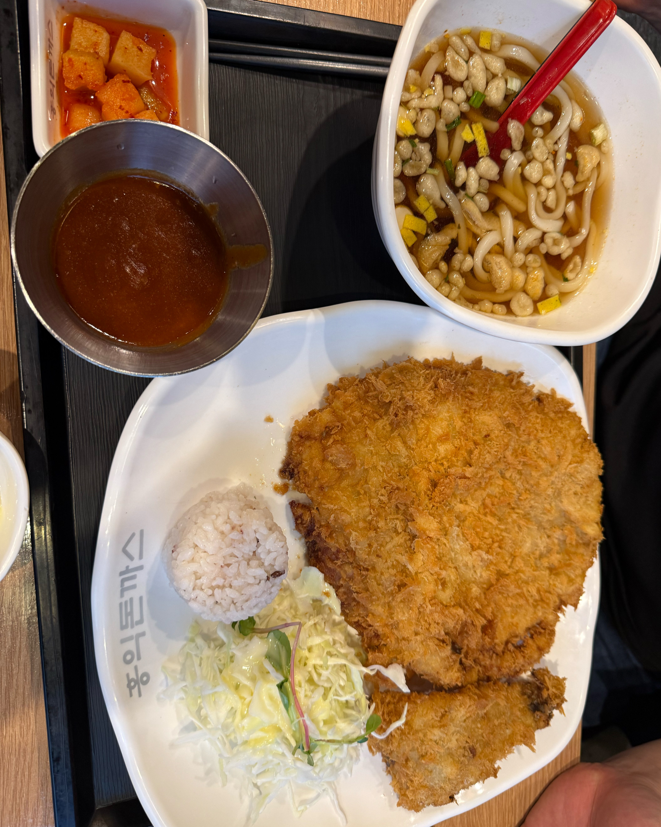 요즘계속돈까스먹고싶었는데 여기돈까스맛있어요!! 안심까스도 먹었는데 안심부드럽고 우동도맛있습