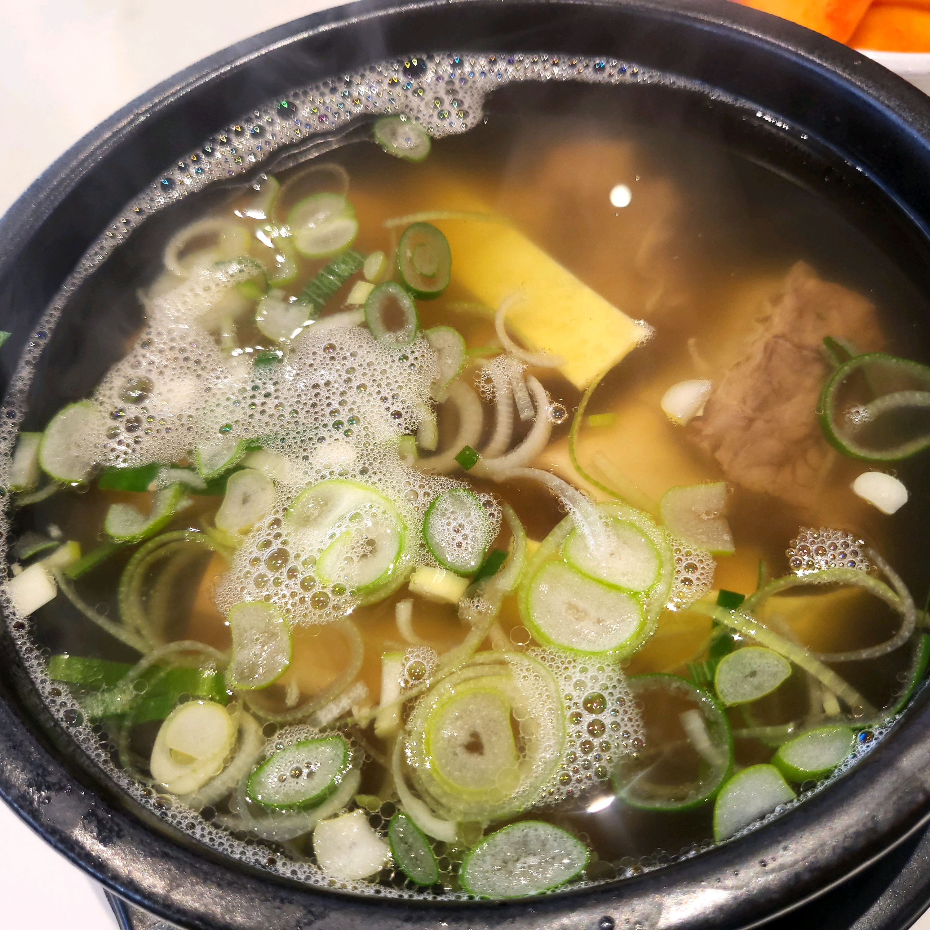 평냉도 맛있고 갈비탕도 맛있습니다! 매장도 엄청 커서 금방 들어가고 직원분들도 친절하세요!