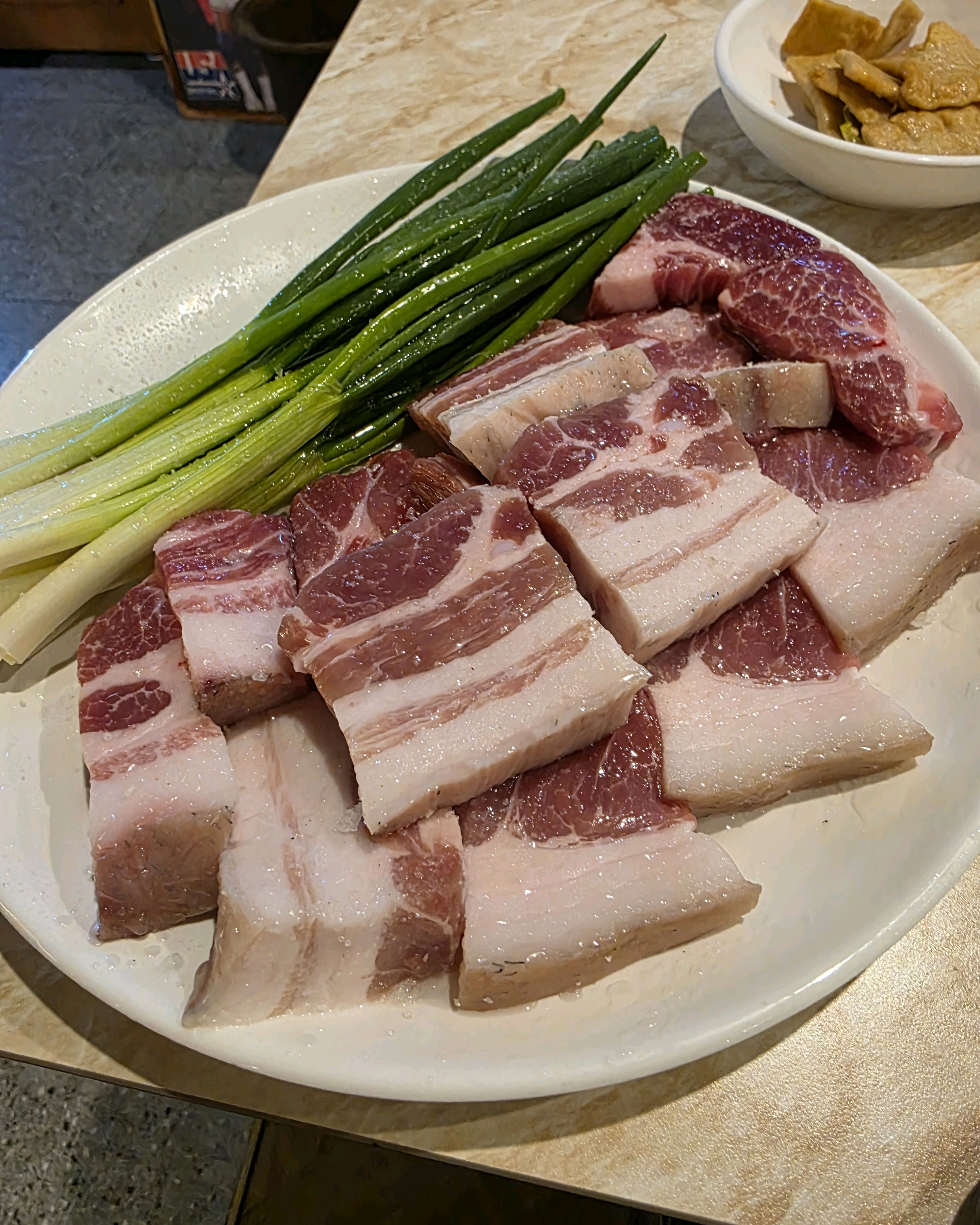 제주도 여행 마지막 날 방문한 흑돼지 오겹살 집이에요. - 제주 맛집 포크80 제주공항점