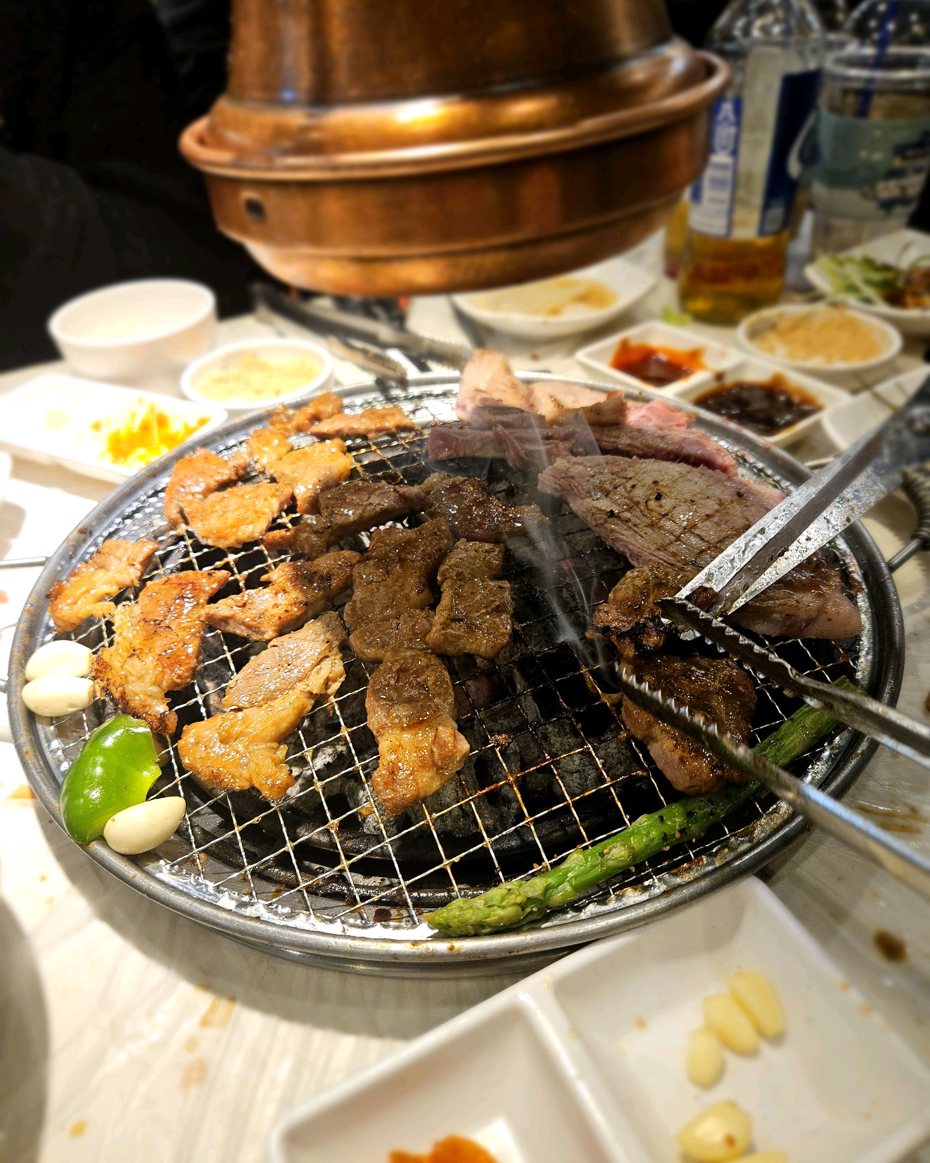 진짜 맛나요~ 음식도 고기도 바로바로 채워지고 직원분들도 친절하고 무엇보다 주차됩니다~ 좋