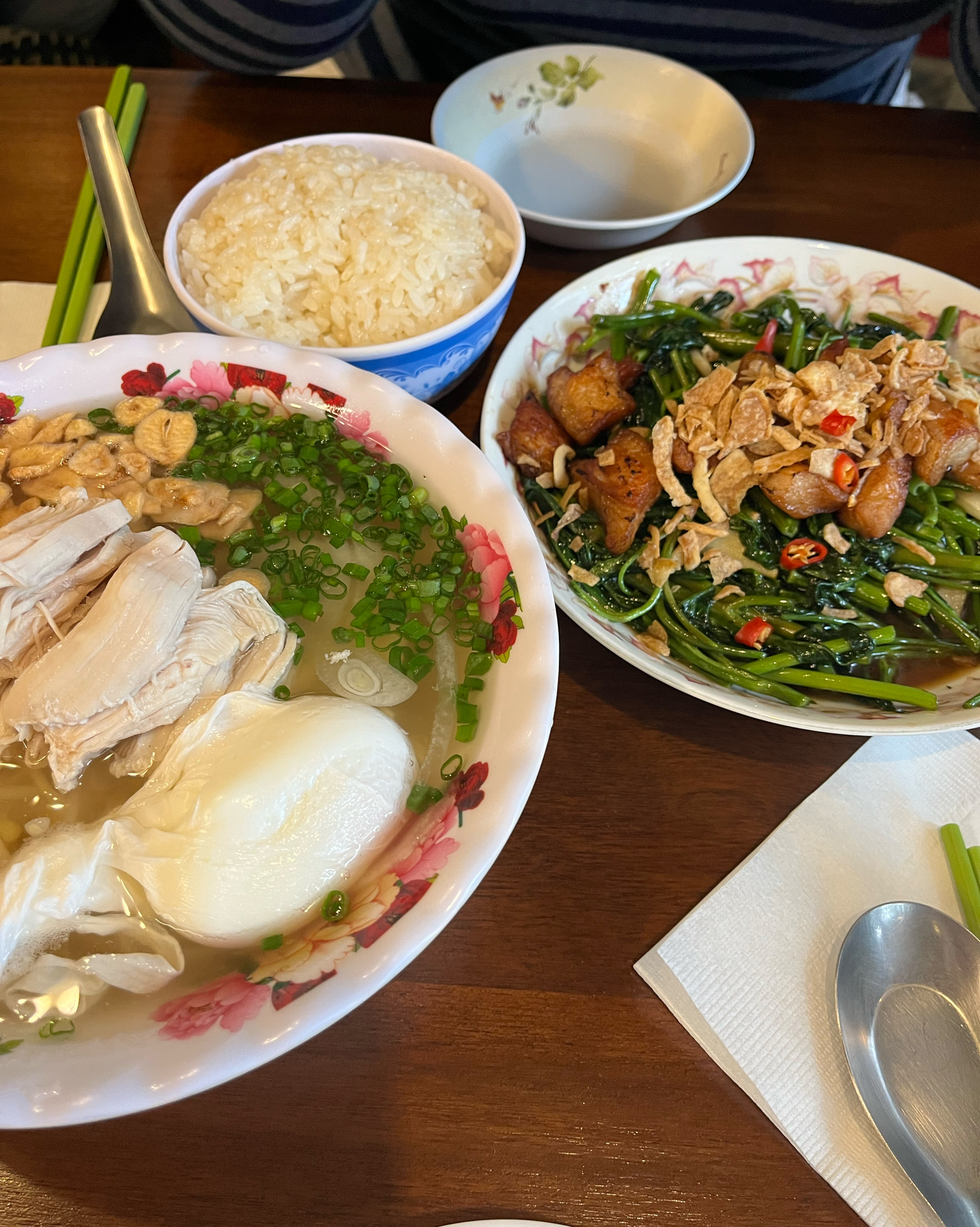 쌀국수 식감이 너무 특이하고 맛있어요!! 쿠아팍퐁이 진짜 제 입맛에 넘 맞았습니다 - 망원동 맛집 라오삐약