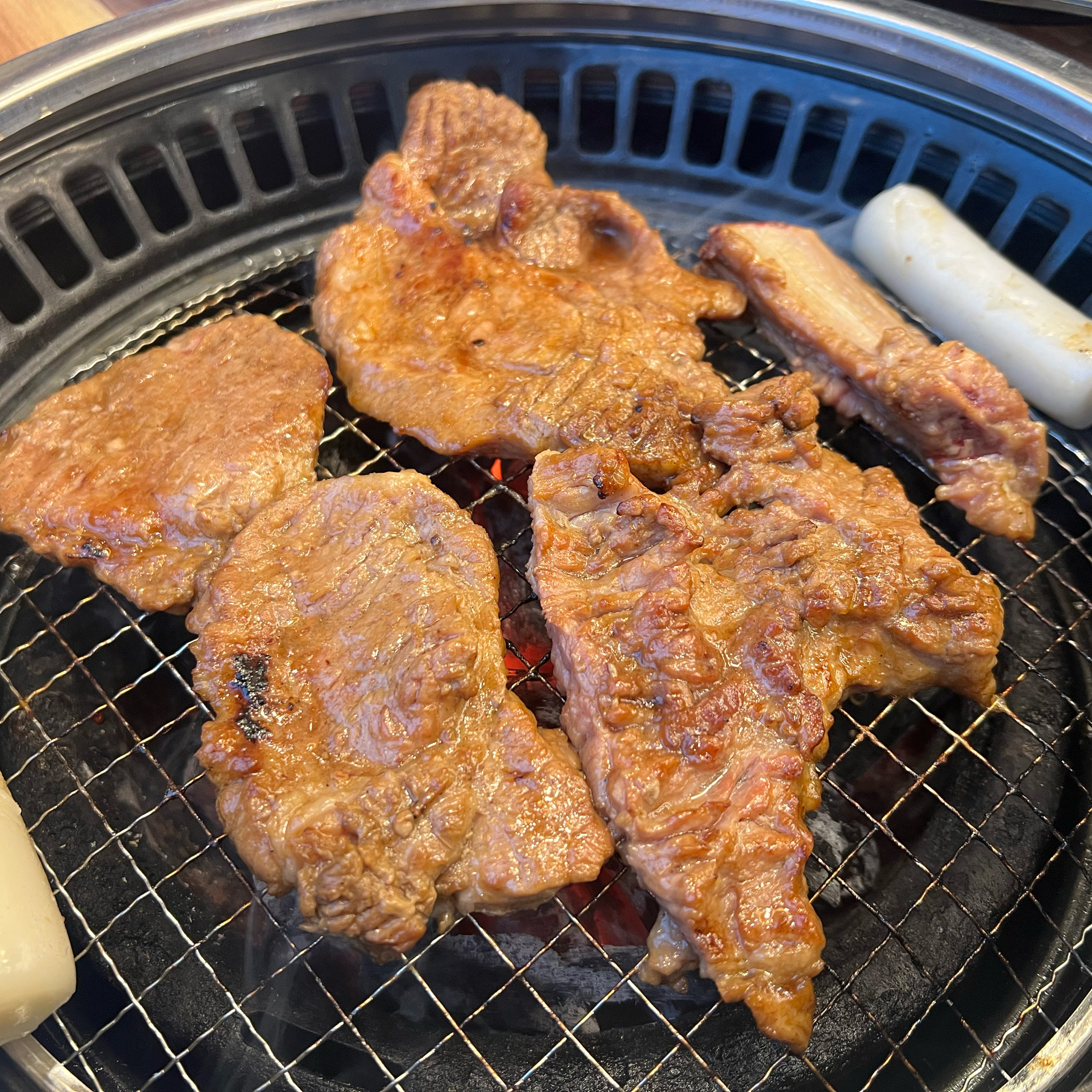 일단  주차장  너무 넓어요👍 - 대전 맛집 솔가숯불갈비 대전직영점