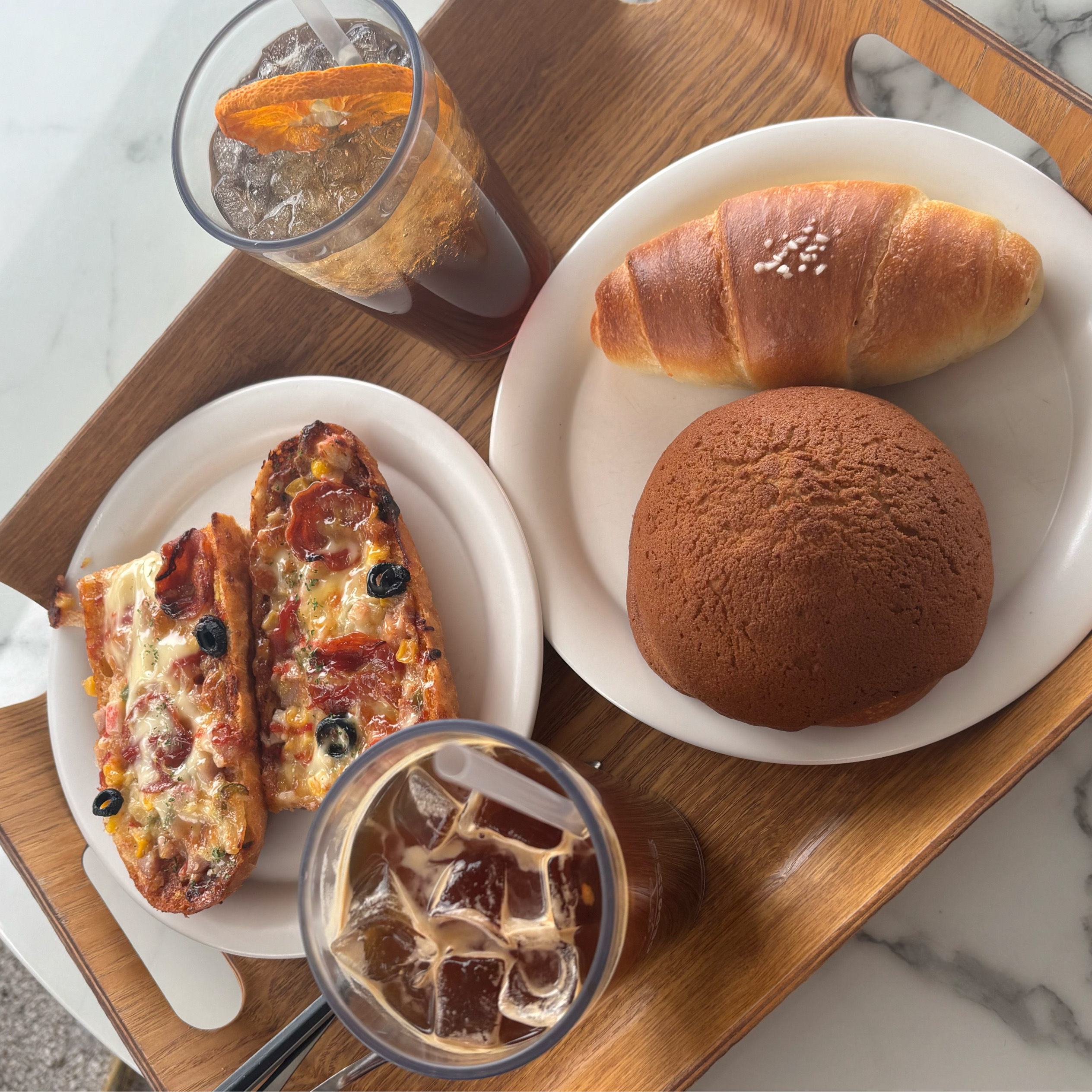 근처에 밥 먹으러 왔다가 오랜만에 들렸네요 여기 카페는 주차장이 크고 넓어서 좋아요 원래