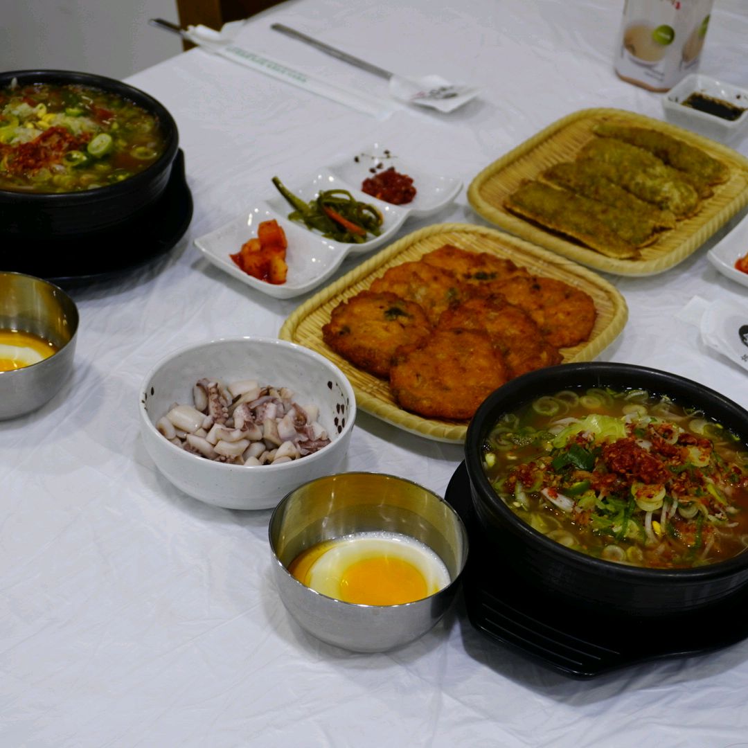 국밥도 너무 맛있고 수란도 매력적이예요! - 아바이마을 맛집 현대옥 속초점