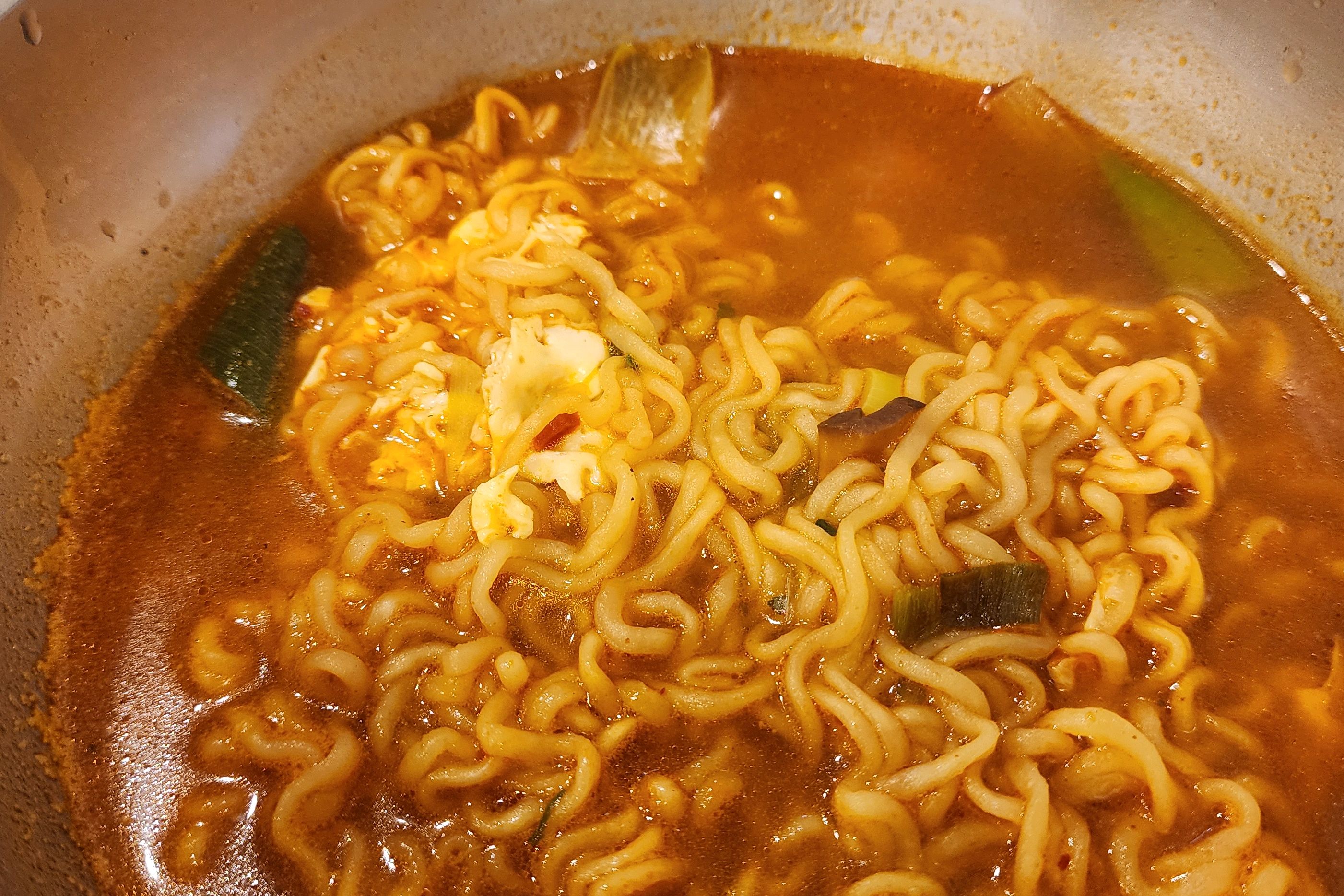 라면이 잘 삶아서 맛있어요. - 대전 맛집 바로그집