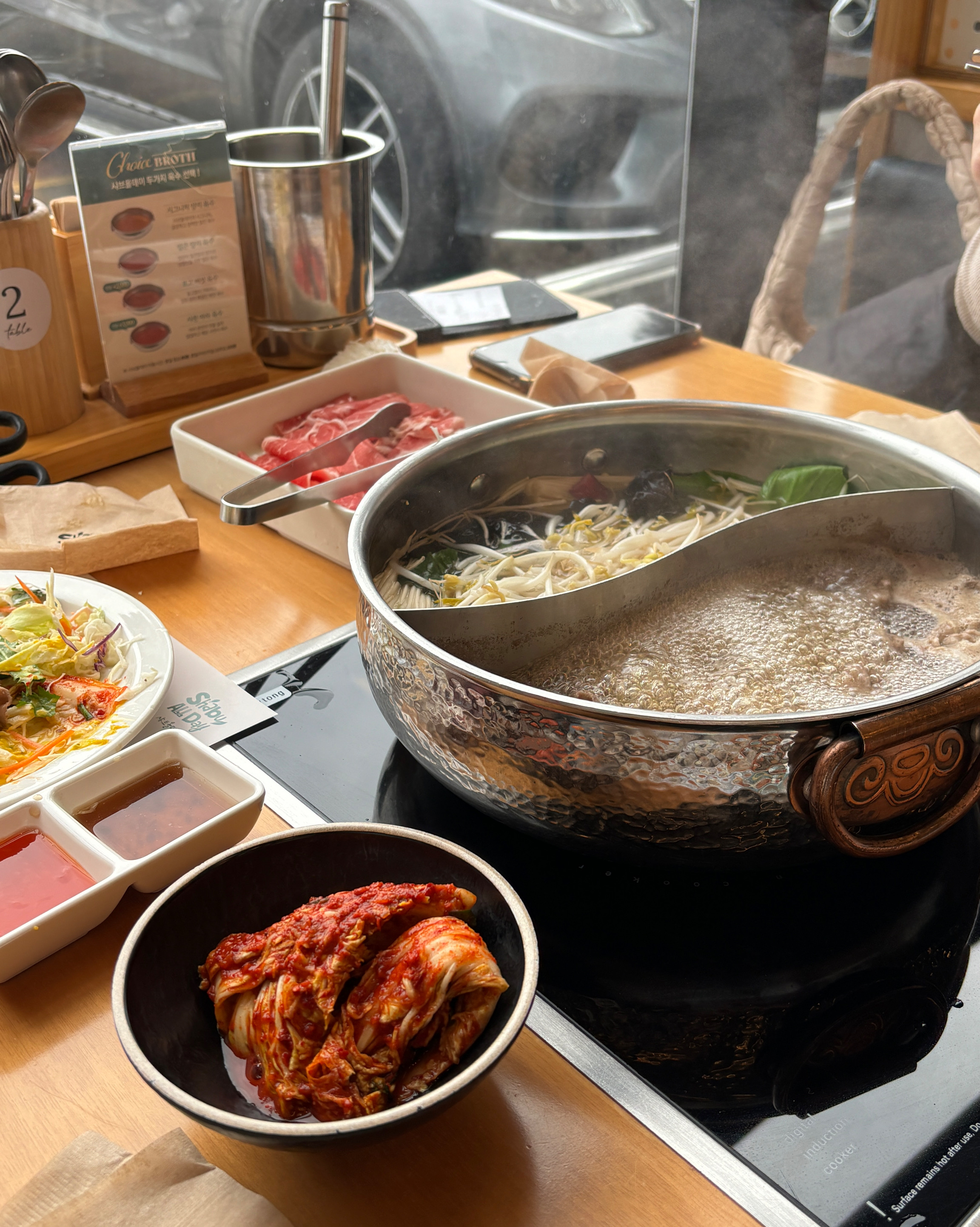 맛있긴 한데 ...! 손님이 너무 너무 너무 많음에도 불구하고 홀에서 일 하시는 직원 분들