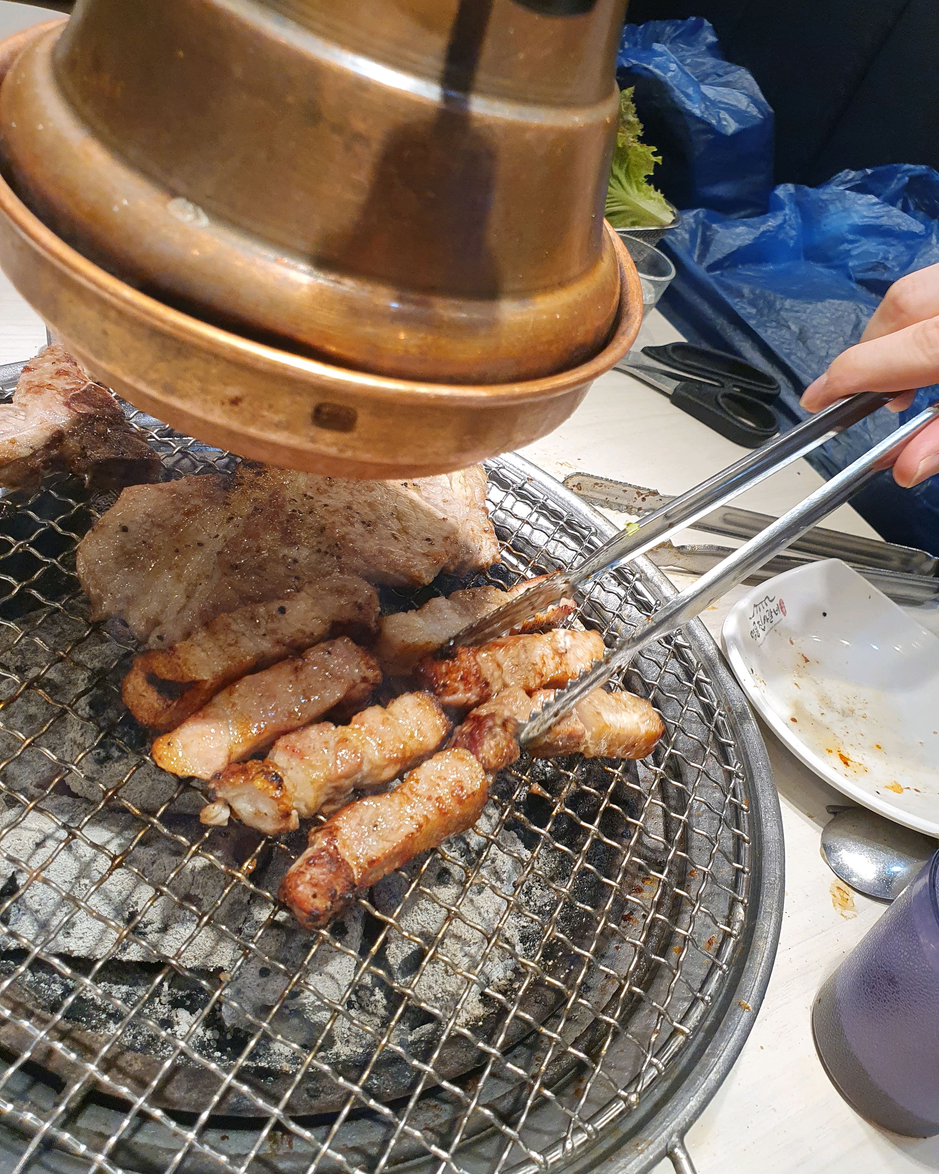 오랫만에 갔는데 통풍이 조금 안되어 아기가 많이 보챘어요. - 산본 맛집 명륜진사갈비 군포산본점