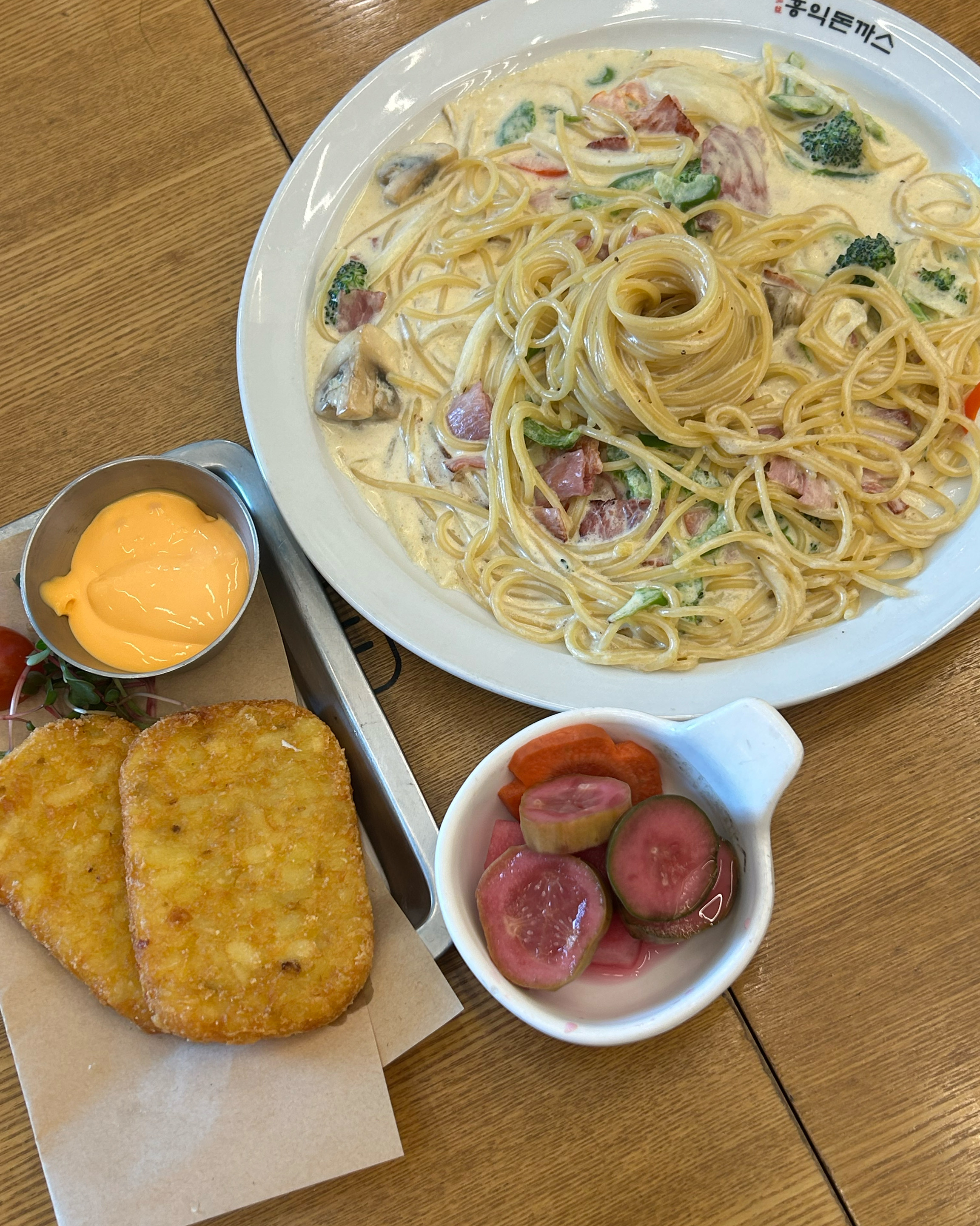 너무맛있어서 싹싹긁어먹고나왔어요 (엄마가) - 여수 학동 맛집 홍익돈까스 여수점