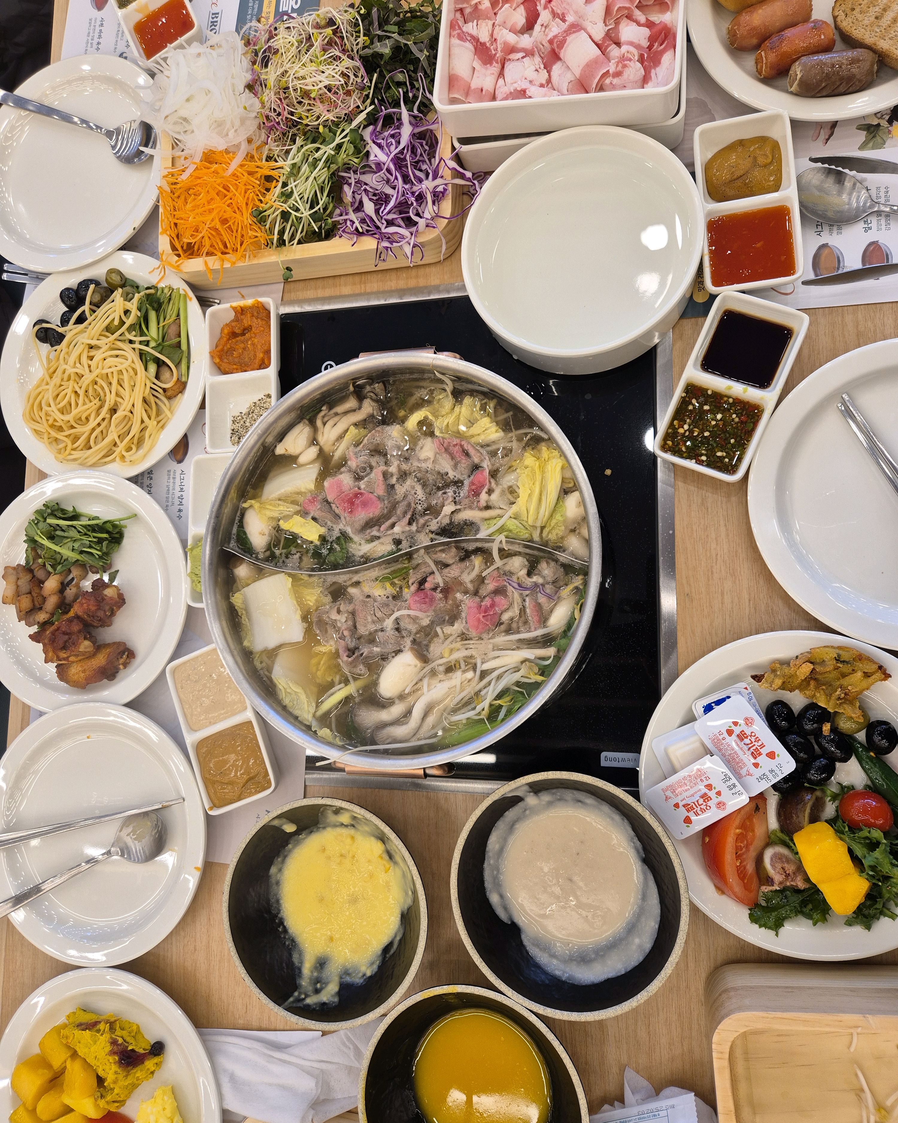 오픈하고 한번 방문했는데 맛있어서 가족과 또한번 방문요~ 먼저보단 조금 퀄리티가 떨어지긴