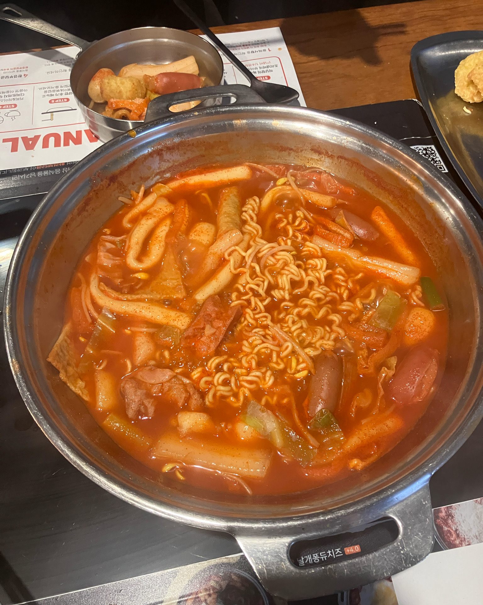 튀김이 바삭하고 알바생도 친절해서 기분 좋게 마싯게 먹었어용ㅇ 💖💖 - 천호동 맛집 두끼 천호로데오점