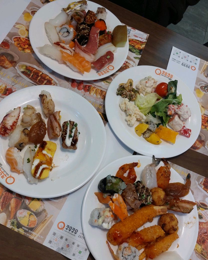 오래된 것도 있고. 식혜도 바꿔주기전까지 상했던데.. 너무 관리안하시는 듯! - 강릉 맛집 쿠우쿠우 강릉점