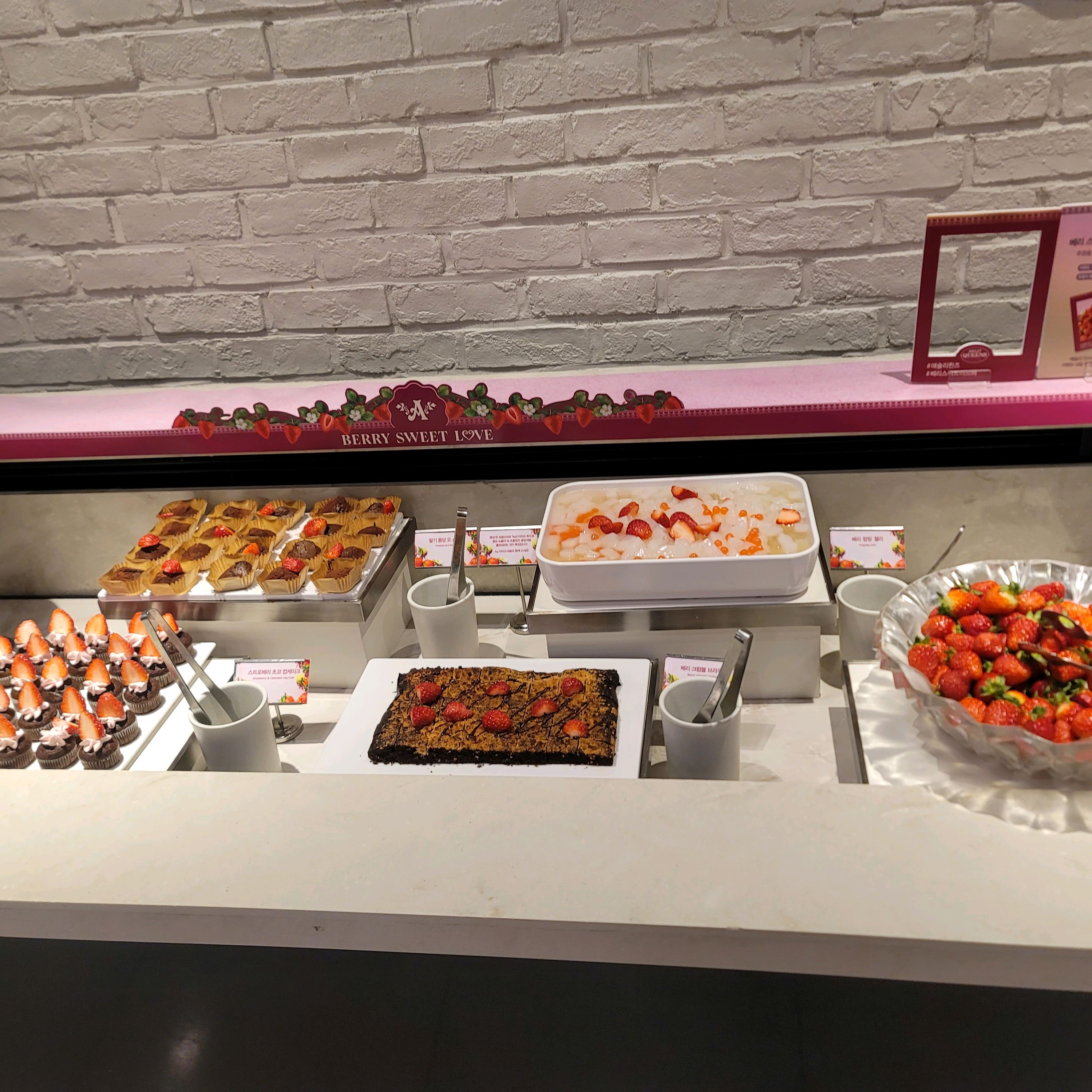 딸내미 기숙사 들어가기전에 온가족 외식!! 맛난거 먹고싶은거 많이 먹이고자~ 미리예약안하면