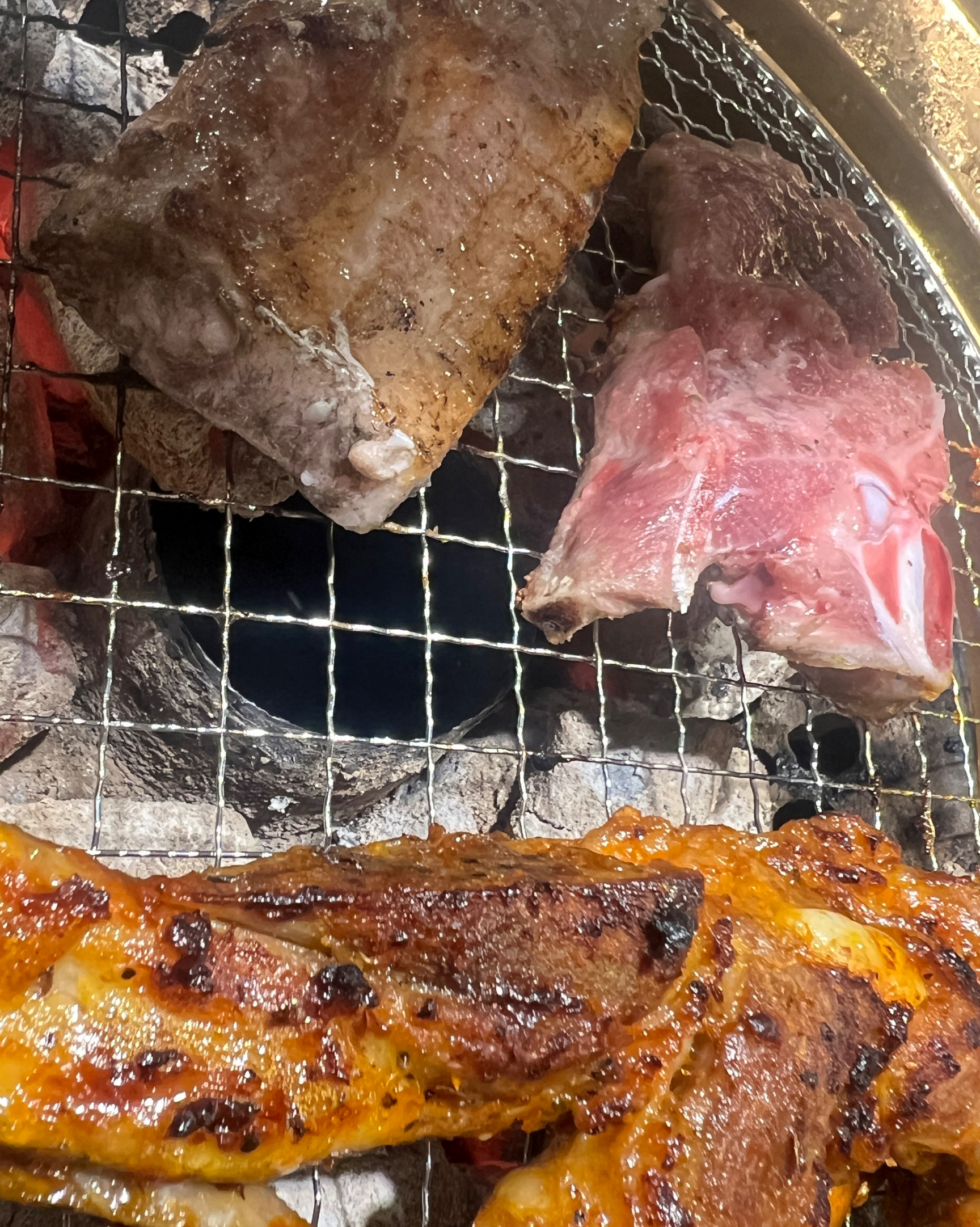 자리도 넓고 고기도 많아서 무한리필 먹고싶을때 자주 오는 것같네요! 무한리필도 비는 것 없