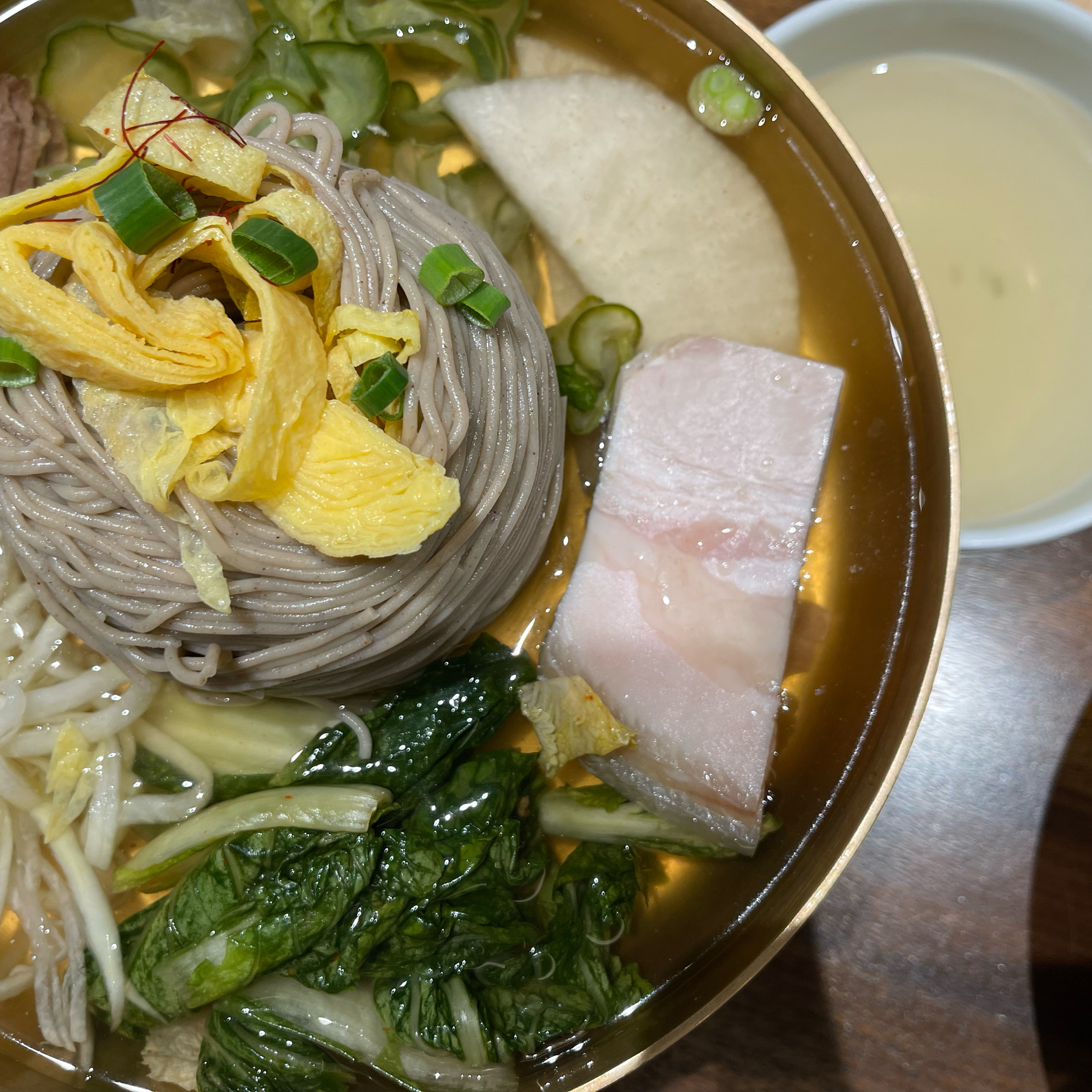 테라로사 왔다가 냉면을 먹으러 들어왔어요! - 서교동 맛집 서관면옥 홍대점