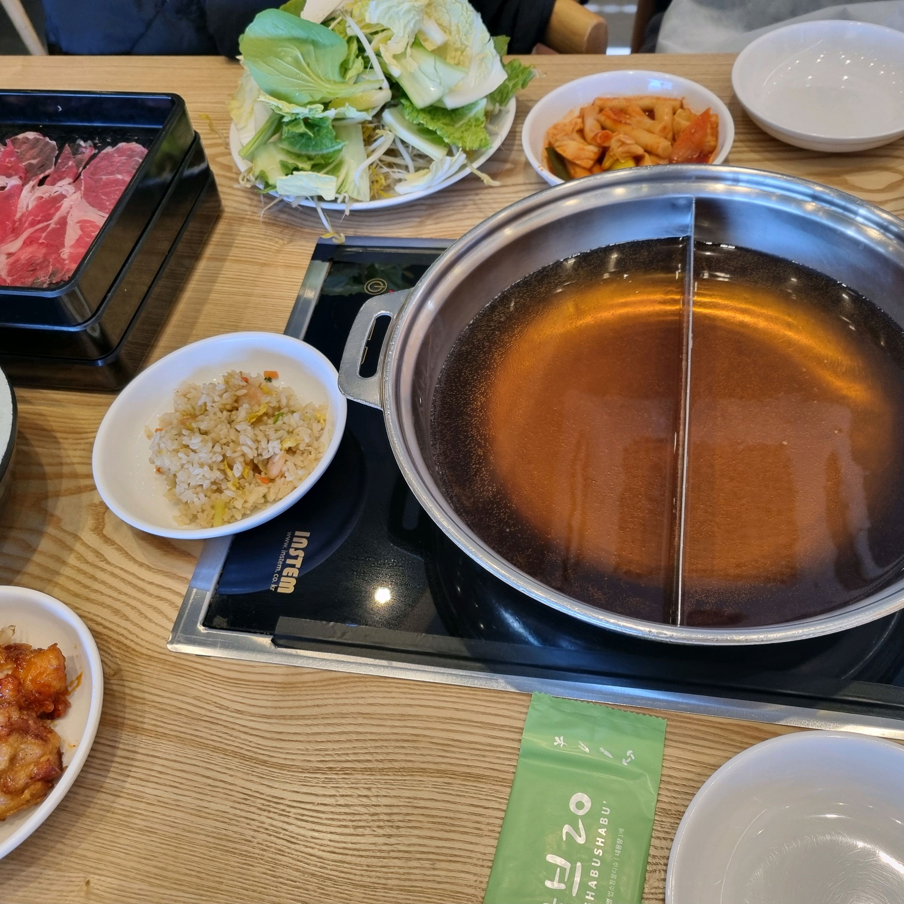 샤브샤브 맛있어요. 이번에 가니 도토리묵도 있어요. - 포항 이동 맛집 샤브20 이동점