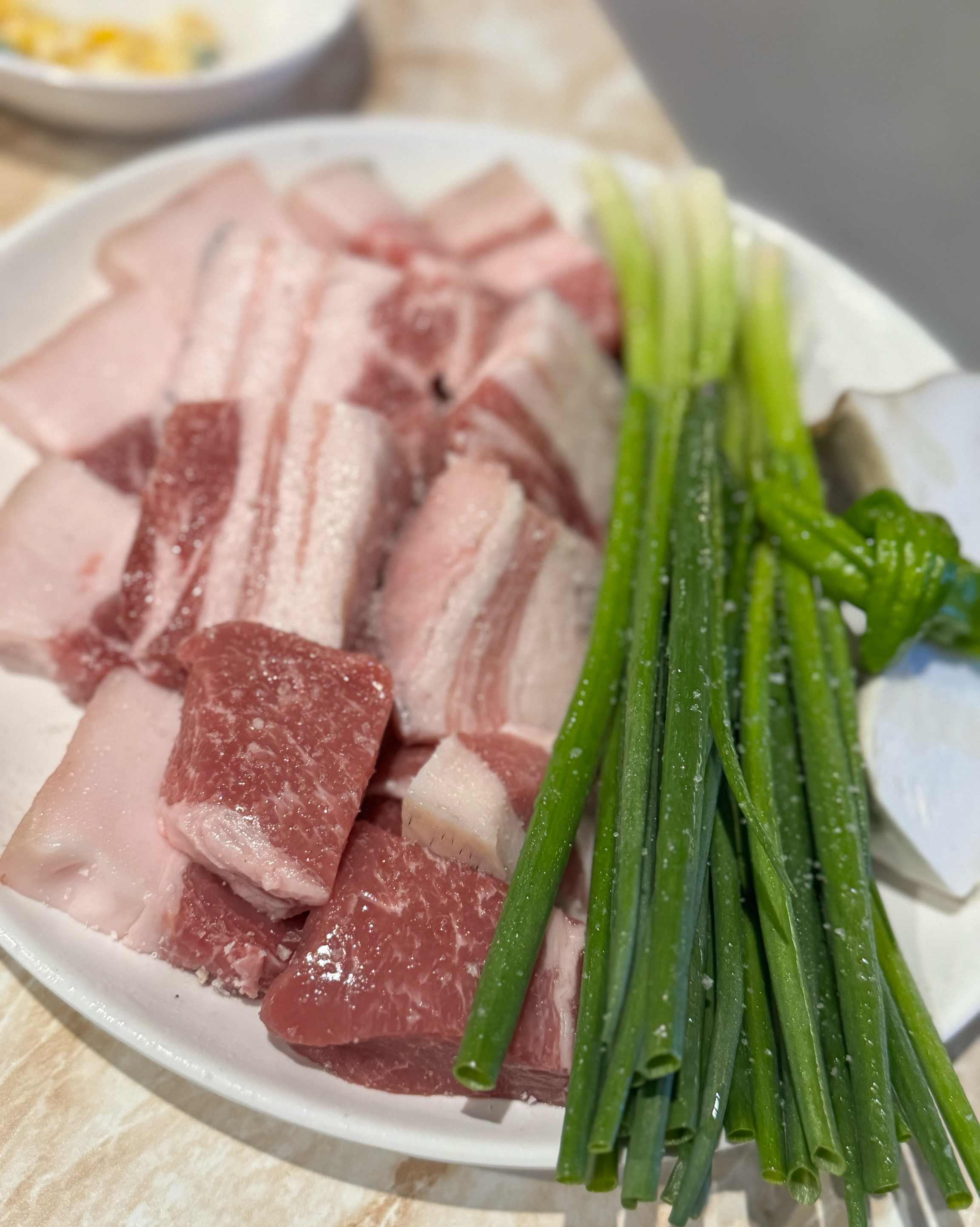 고기도 신선하고 너뮤 맛잇어요 ! 공항근처에서 가기 좋아요 ~ 구워주시기도 합니다!!! - 제주 맛집 포크80 제주공항점