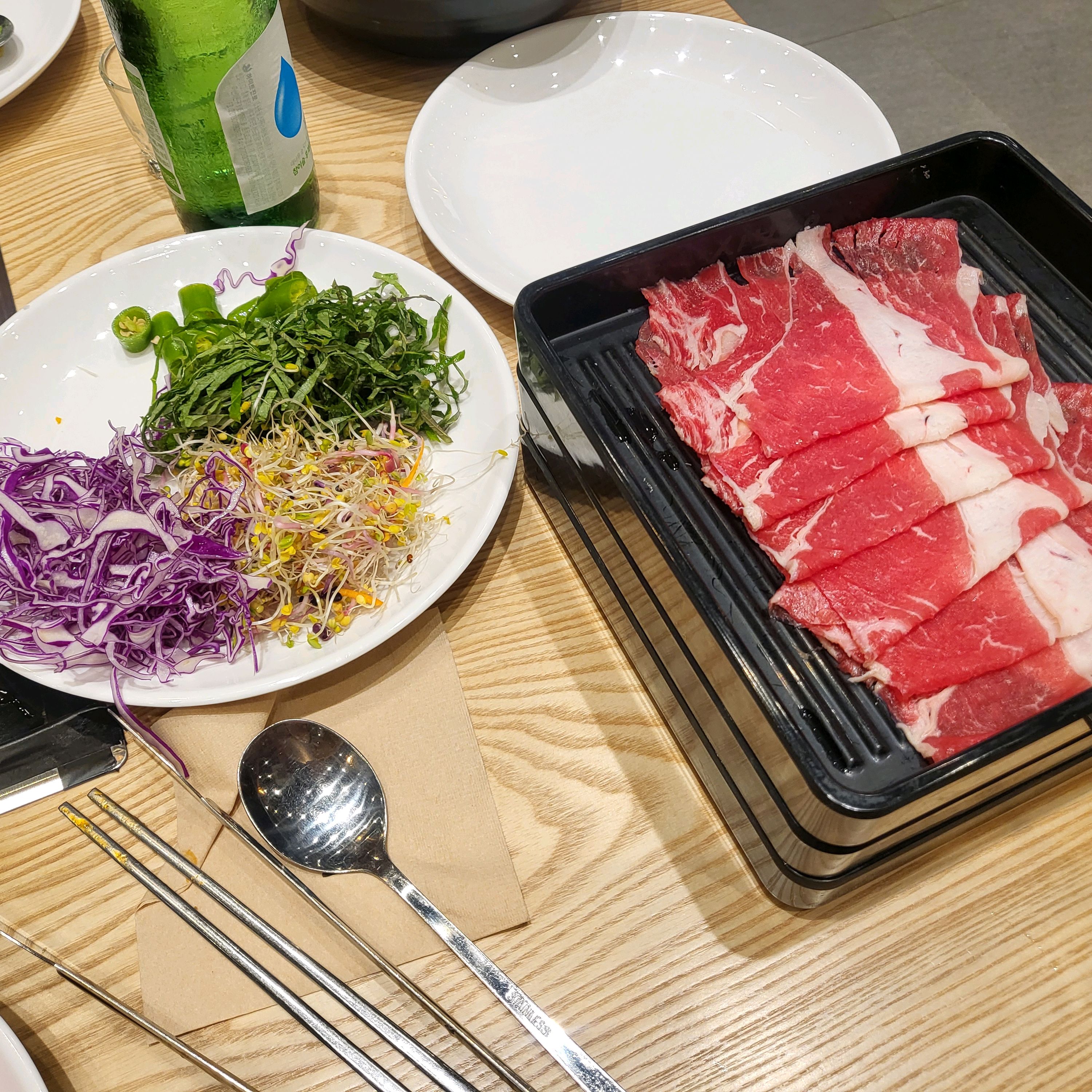 개업한거 같아 분위기보러 왔는데 넖고 조용하고 야채종류가 많고 닭강정이 맛있어요 - 동탄 능동 맛집 샤브20 동탄능동점