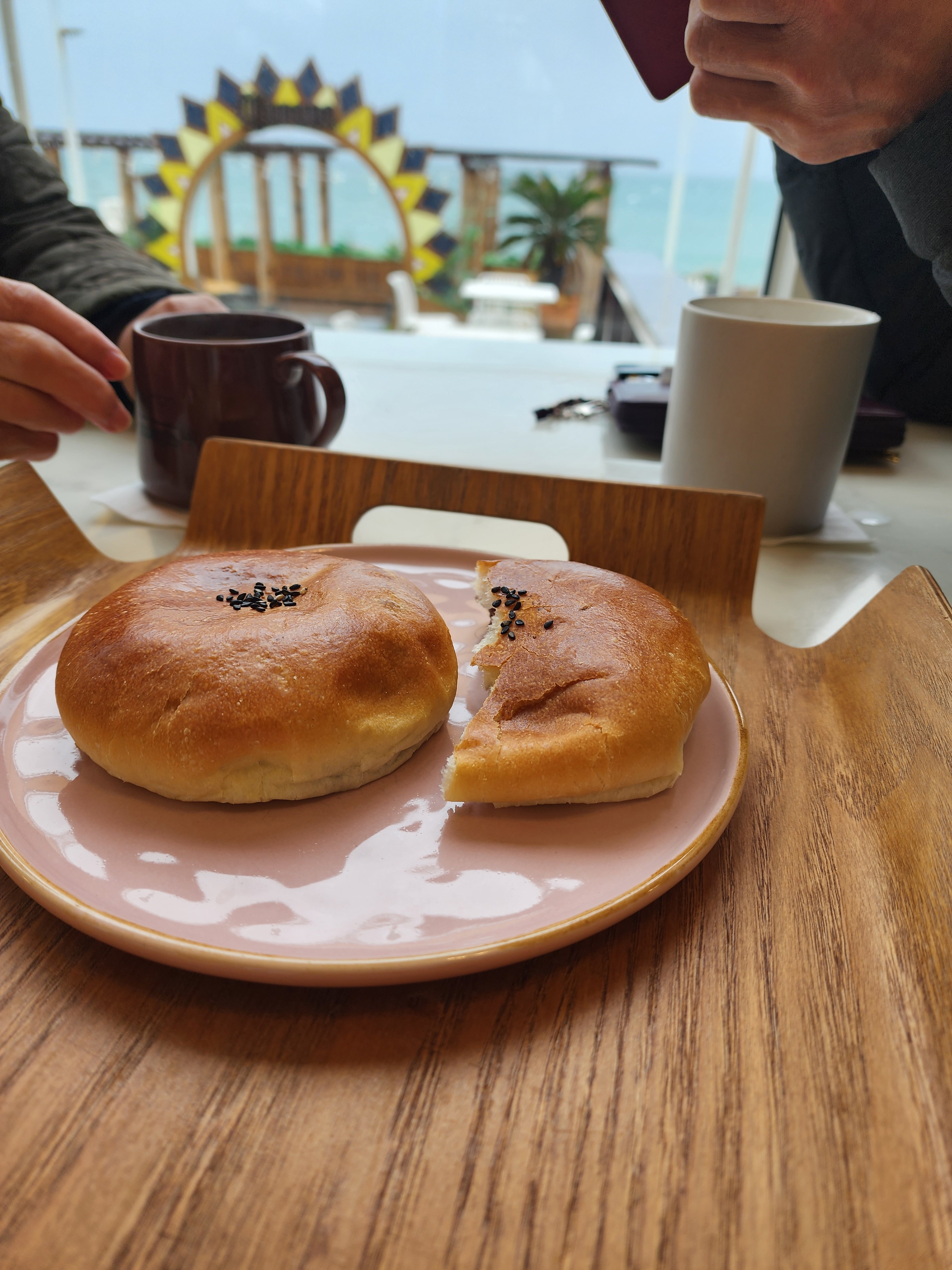 비오는날 넘좋네요. 팥빵좋아요^^ - 제주 맛집 외도339