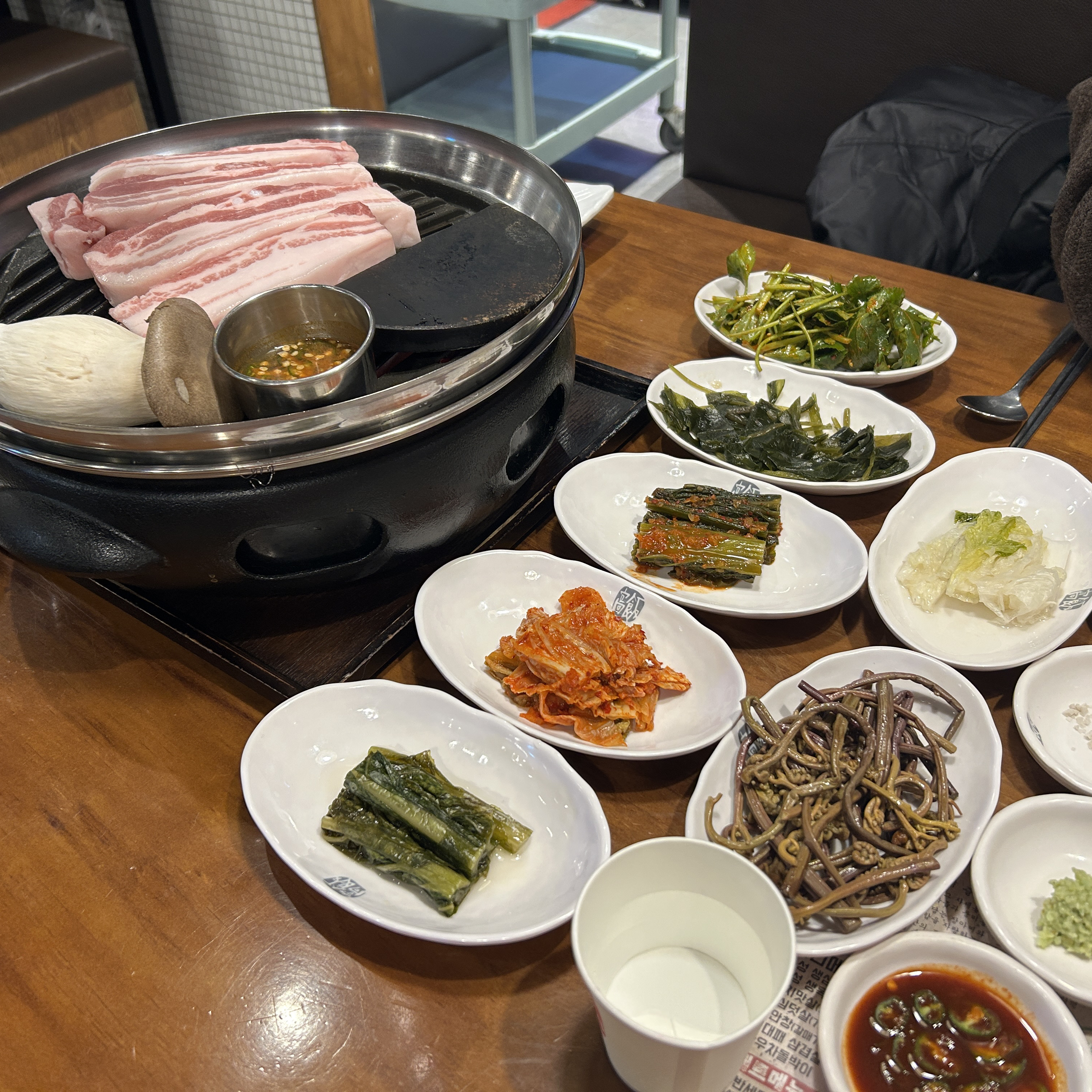 매장도 깔끔하고 자리도 편하고 음식도 맛있어요:) - 부산역 맛집 고반식당 초량점