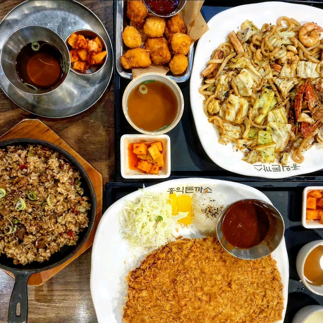 왕돈까스로 유명한 홍익돈까스에서 점심식사! 돈까스만 맛있는줄 알았는데 다른 메뉴들도 너무