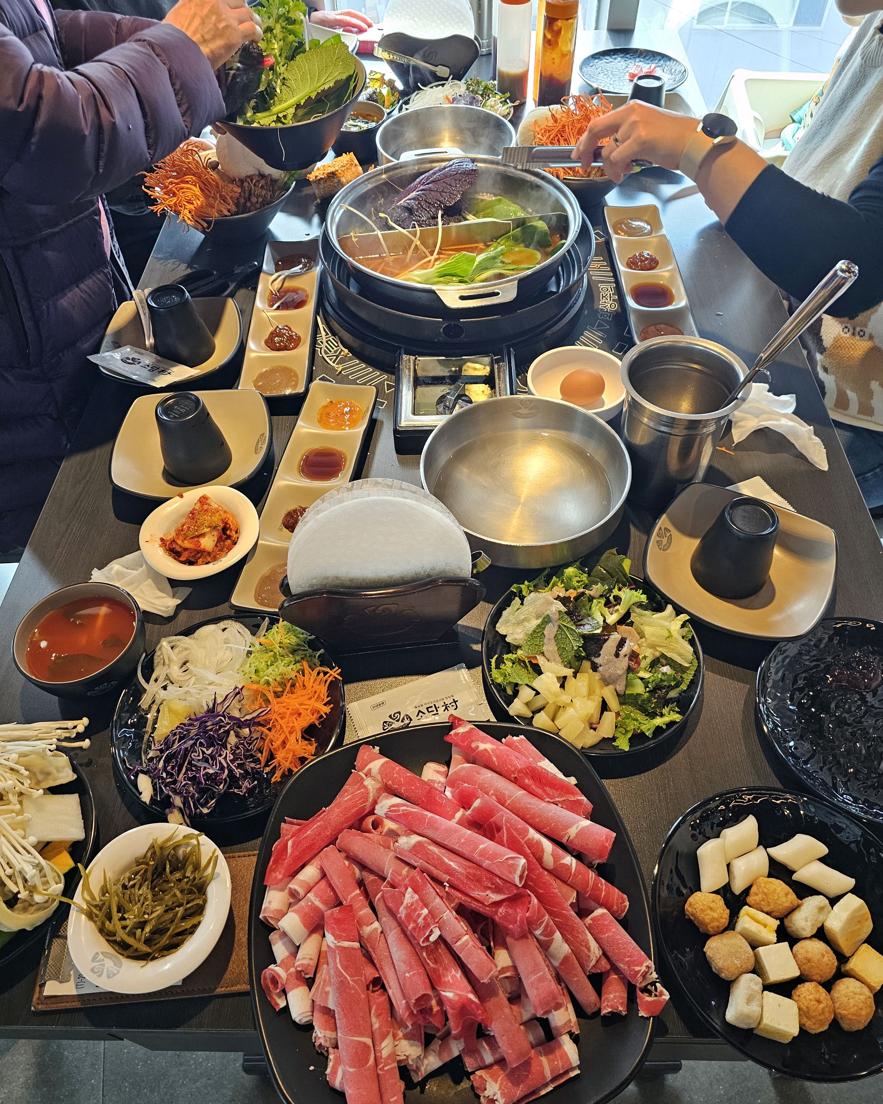 주말 점심시간이라 사람이 엄청많아 오래 기다렸네요 - 평촌역 맛집 소담촌 평촌직영점